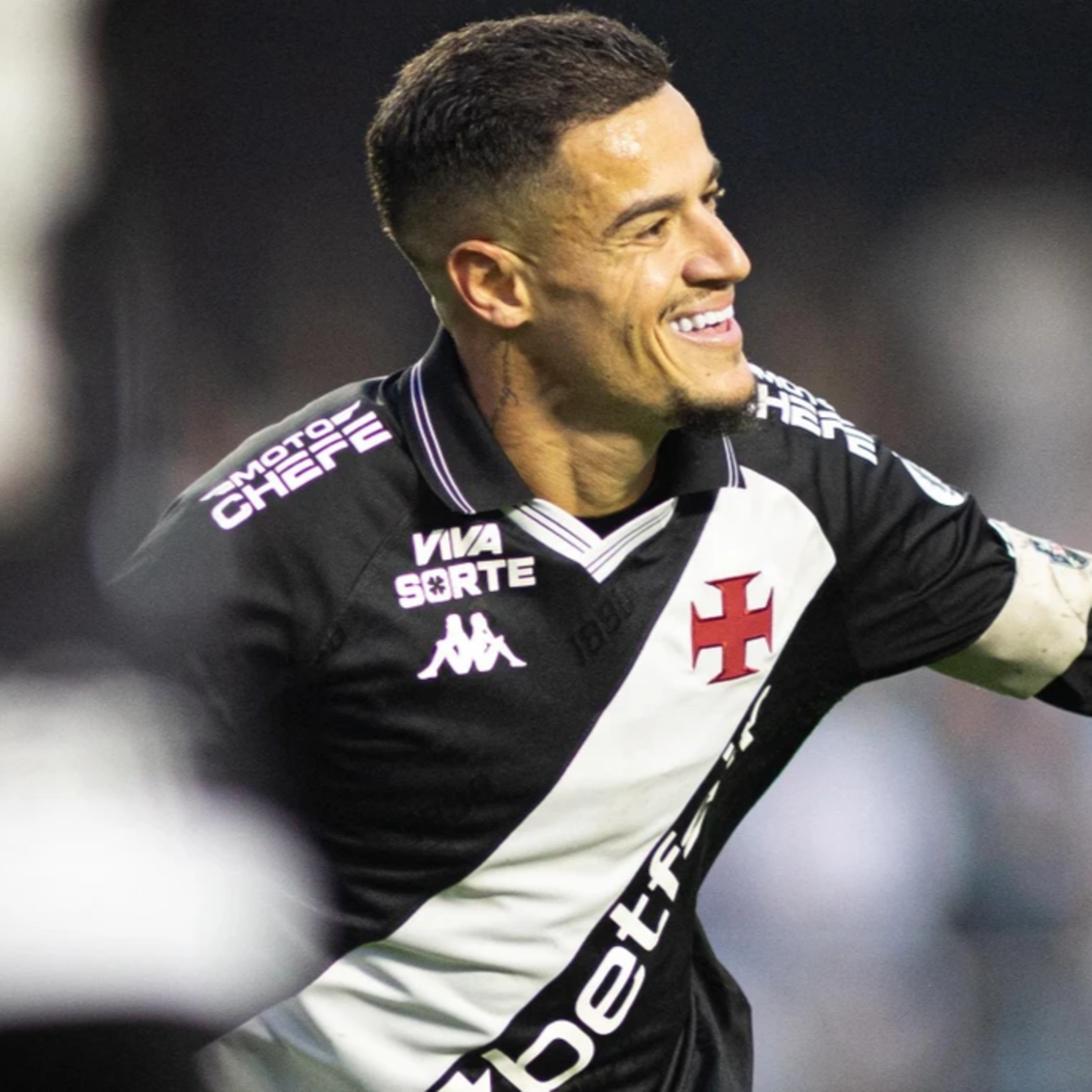 Vasco goleia Santos por 6 a 0 e sai da zona de rebaixamento
