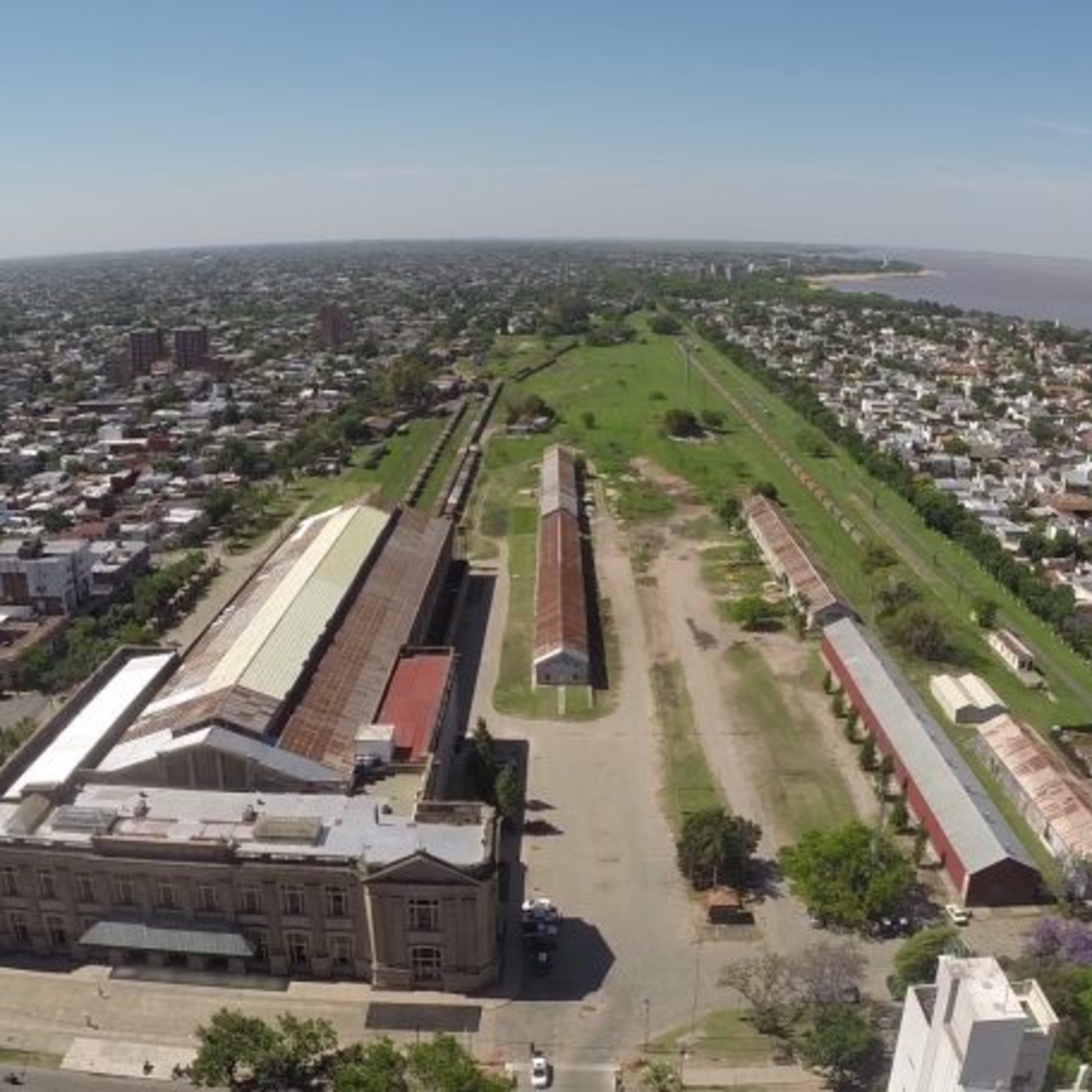 Conformarán una comisión que estudie el destino de los terrenos en venta detrás de la Belgrano