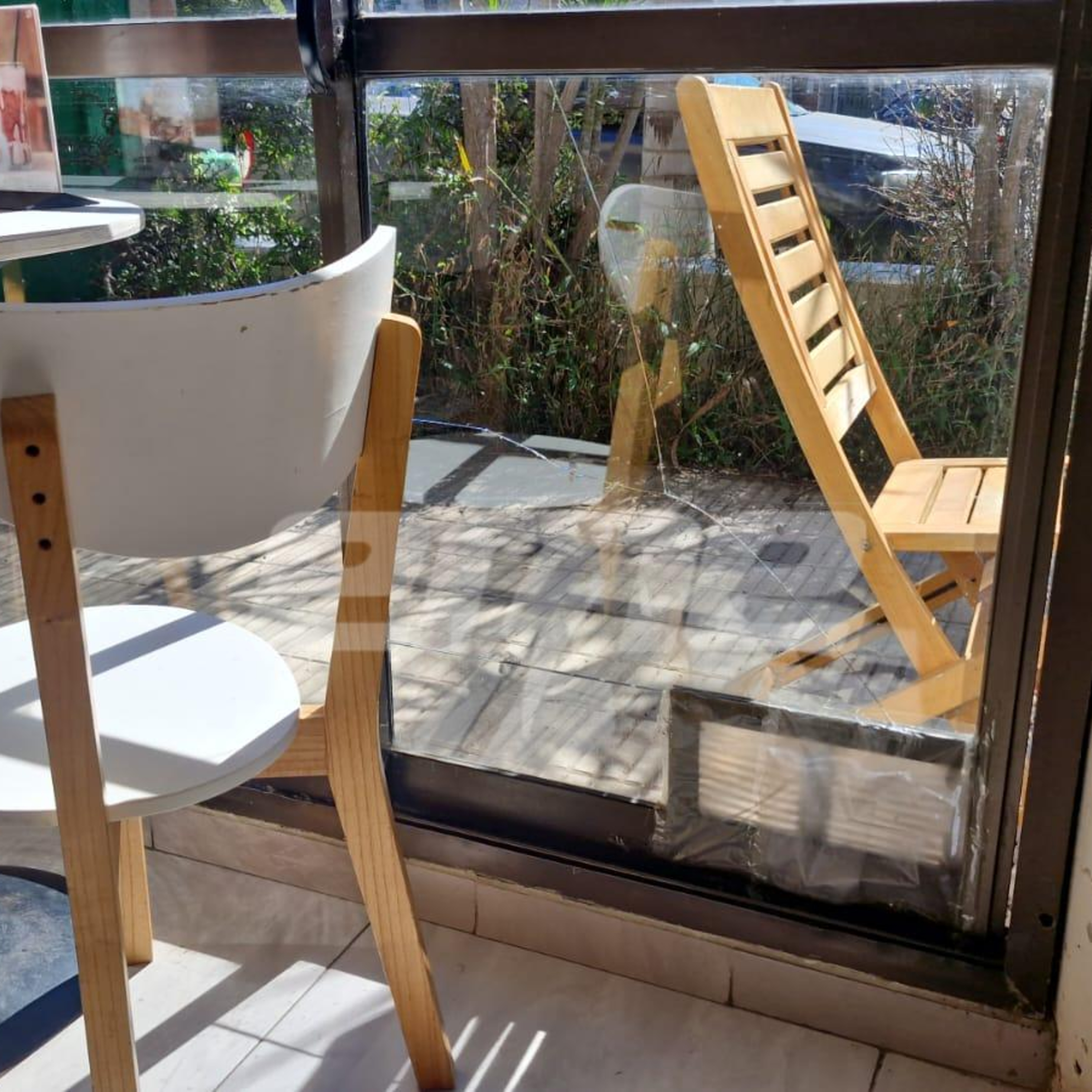 Robo en la Costanera: destrozaron la puerta y saquearon una tradicional heladería frente al Faro
