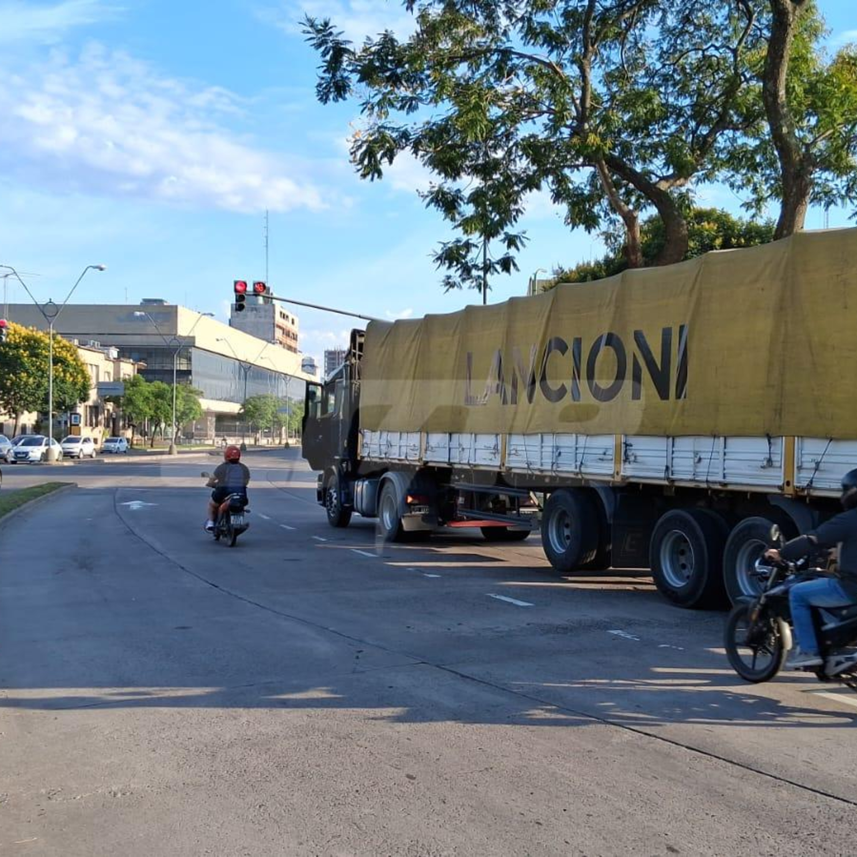 Un camión averiado genera demoras en avenida 27 de Febrero episode artwork