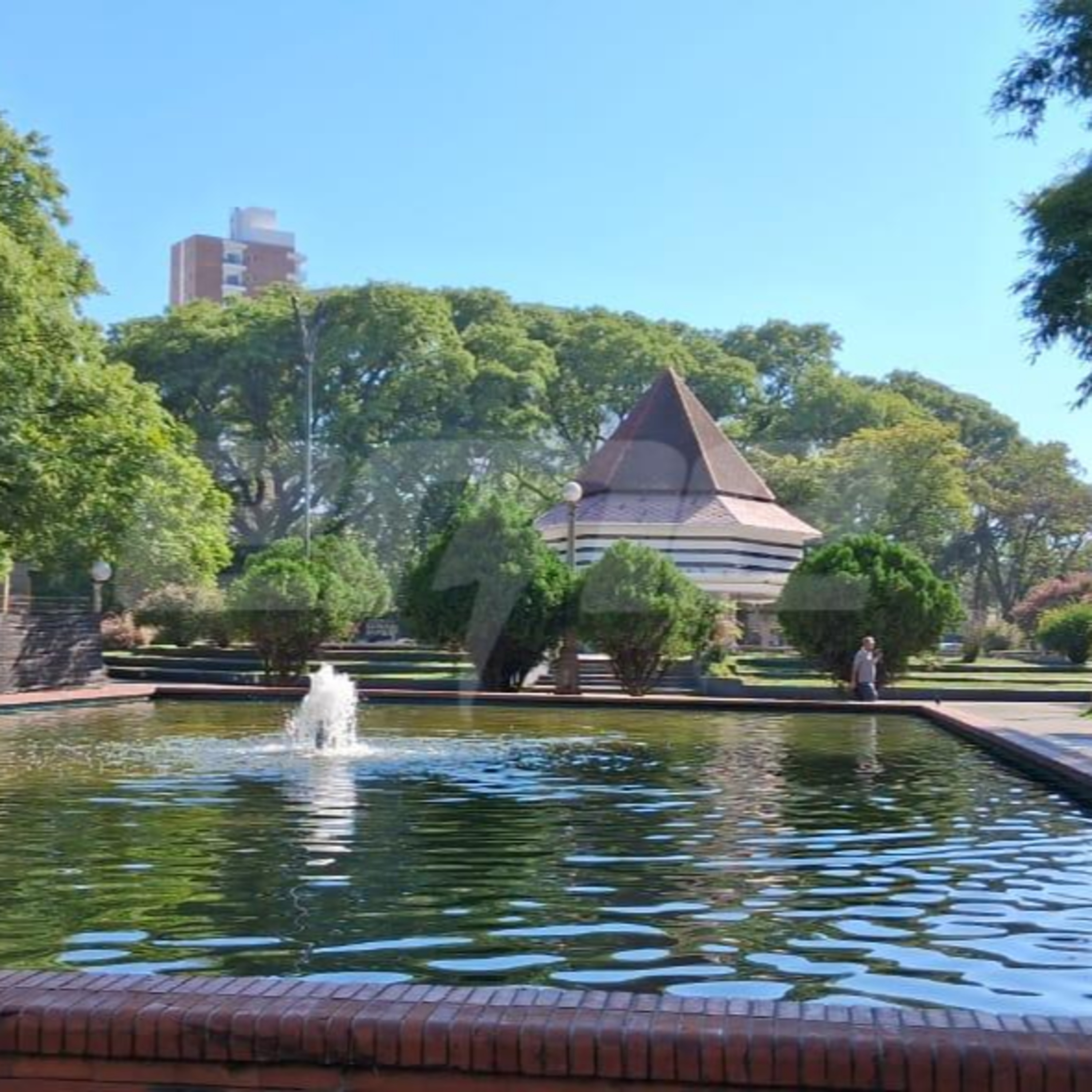 Avanza la renovación integral de la fuente histórica de Plaza Colón episode artwork