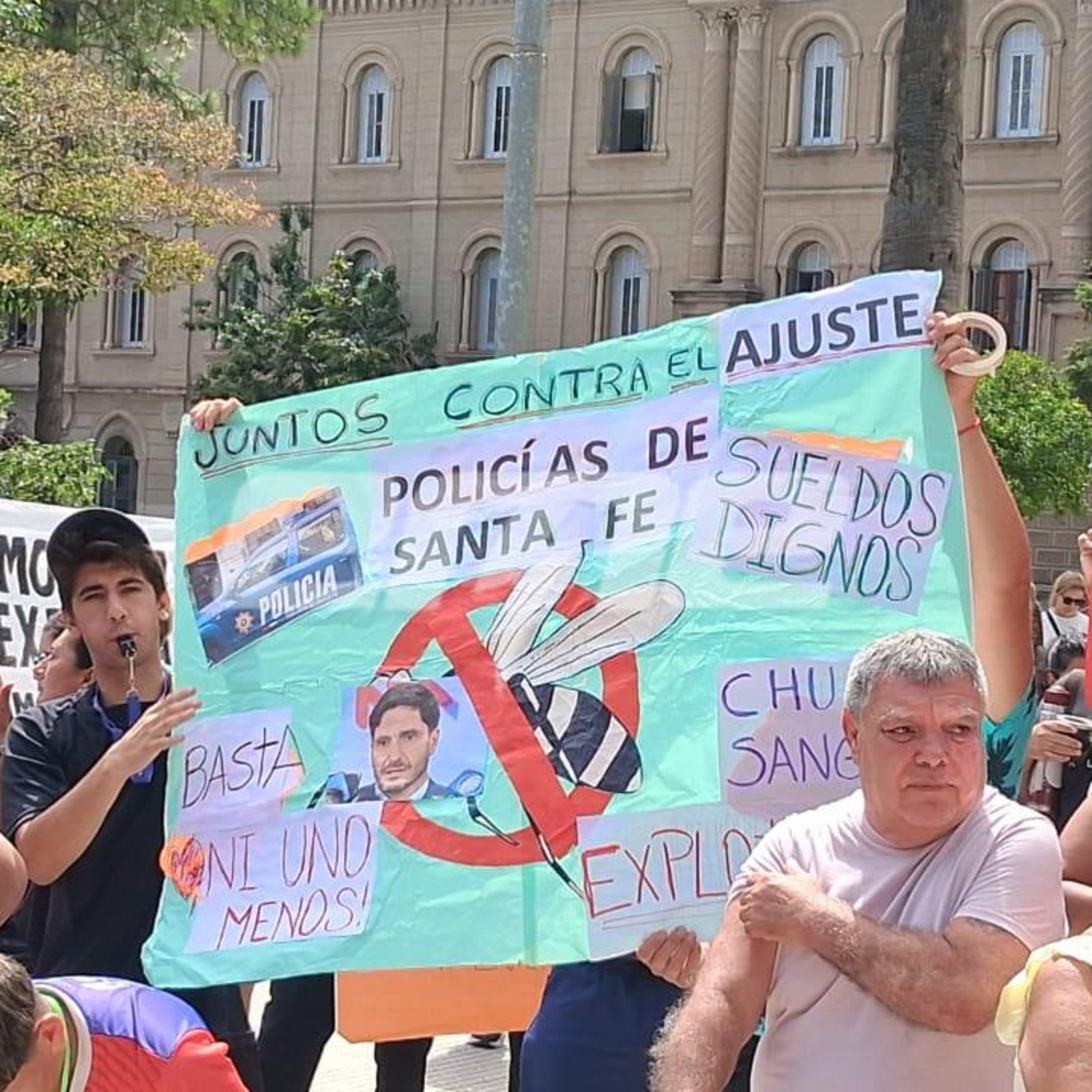 Se intensifican las protestas de familiares de policías en la provincia de Santa Fe episode artwork