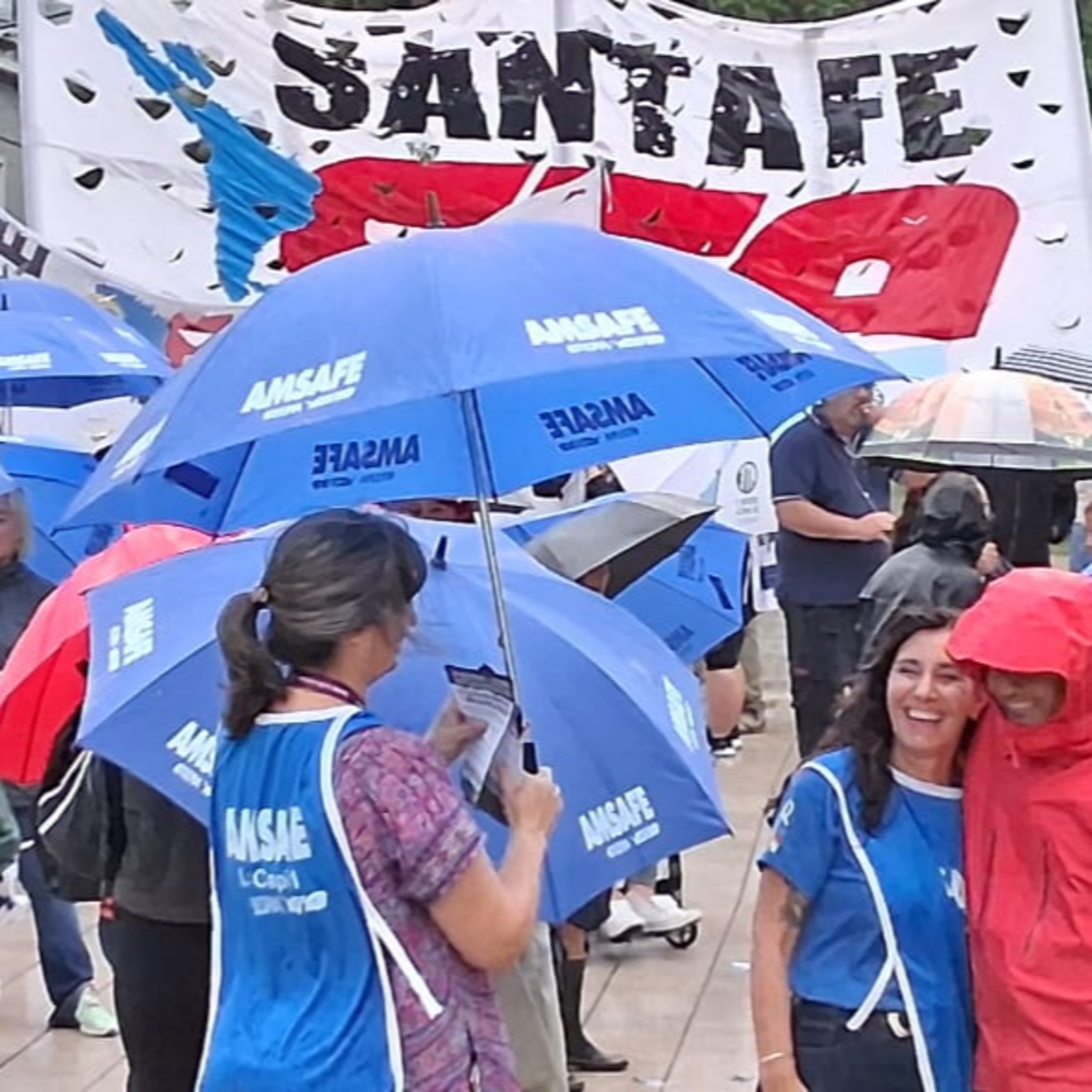 Pese a la lluvia, organizaciones sociales marcharon en Santa Fe contra la reforma laboral episode artwork