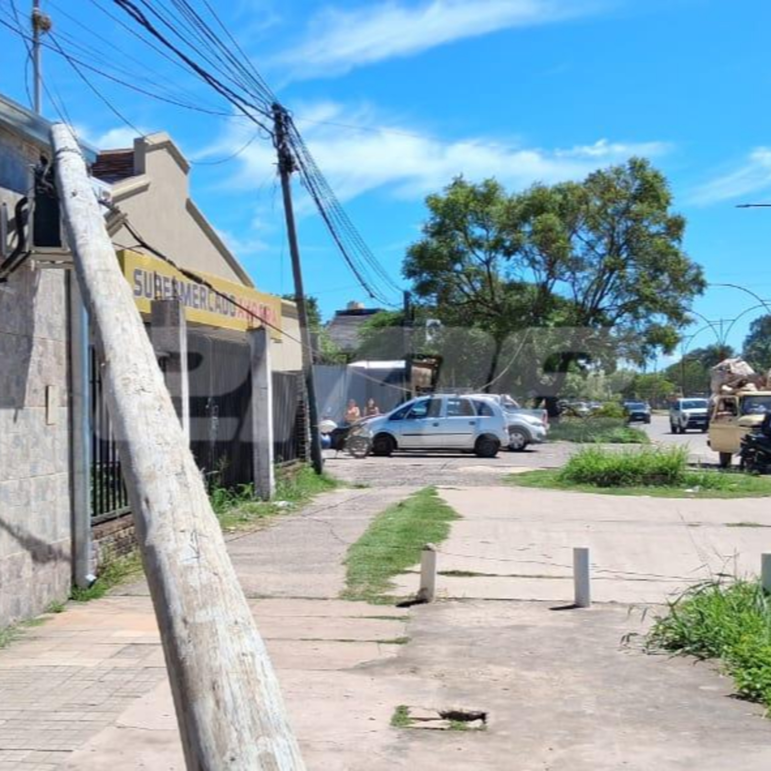 Dos postes se desplomaron en avenida Peñaloza episode artwork