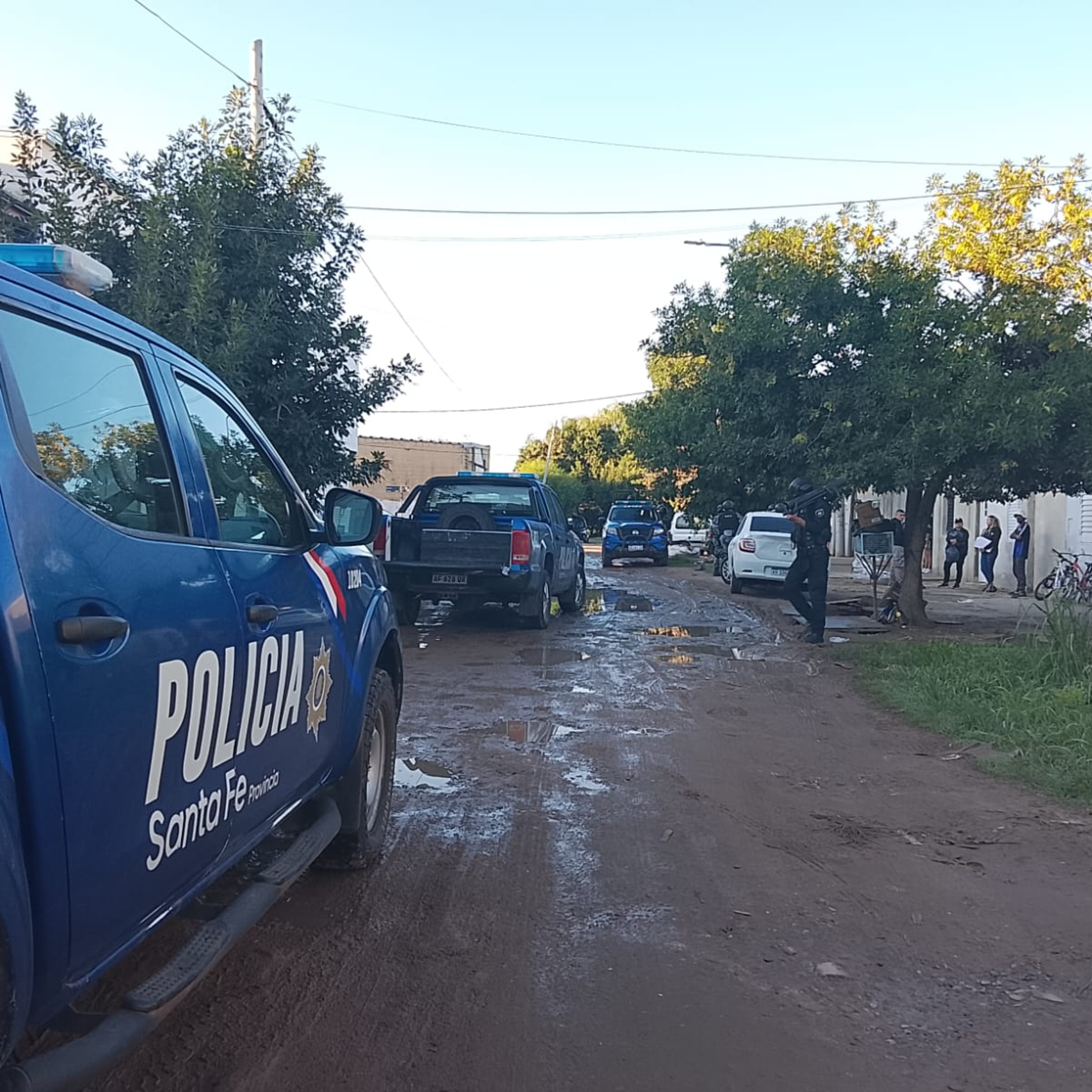 Operativo en barrio Nueva Esperanza: diez allanamientos, un detenido y secuestro de armas y drogas episode artwork