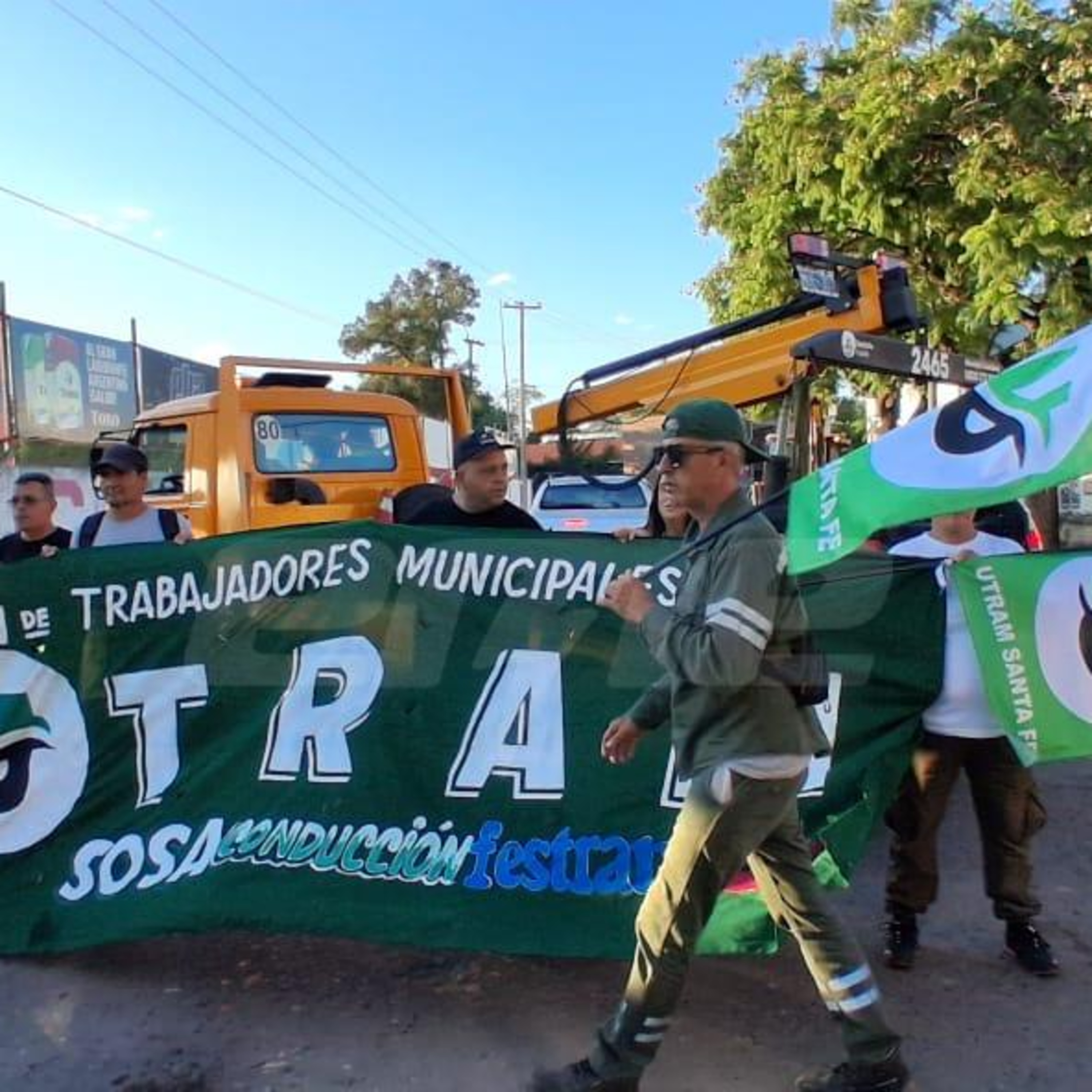 Protesta de los municipales de UTRAM: corte de tránsito en Avenida Perón frente al Corralón episode artwork