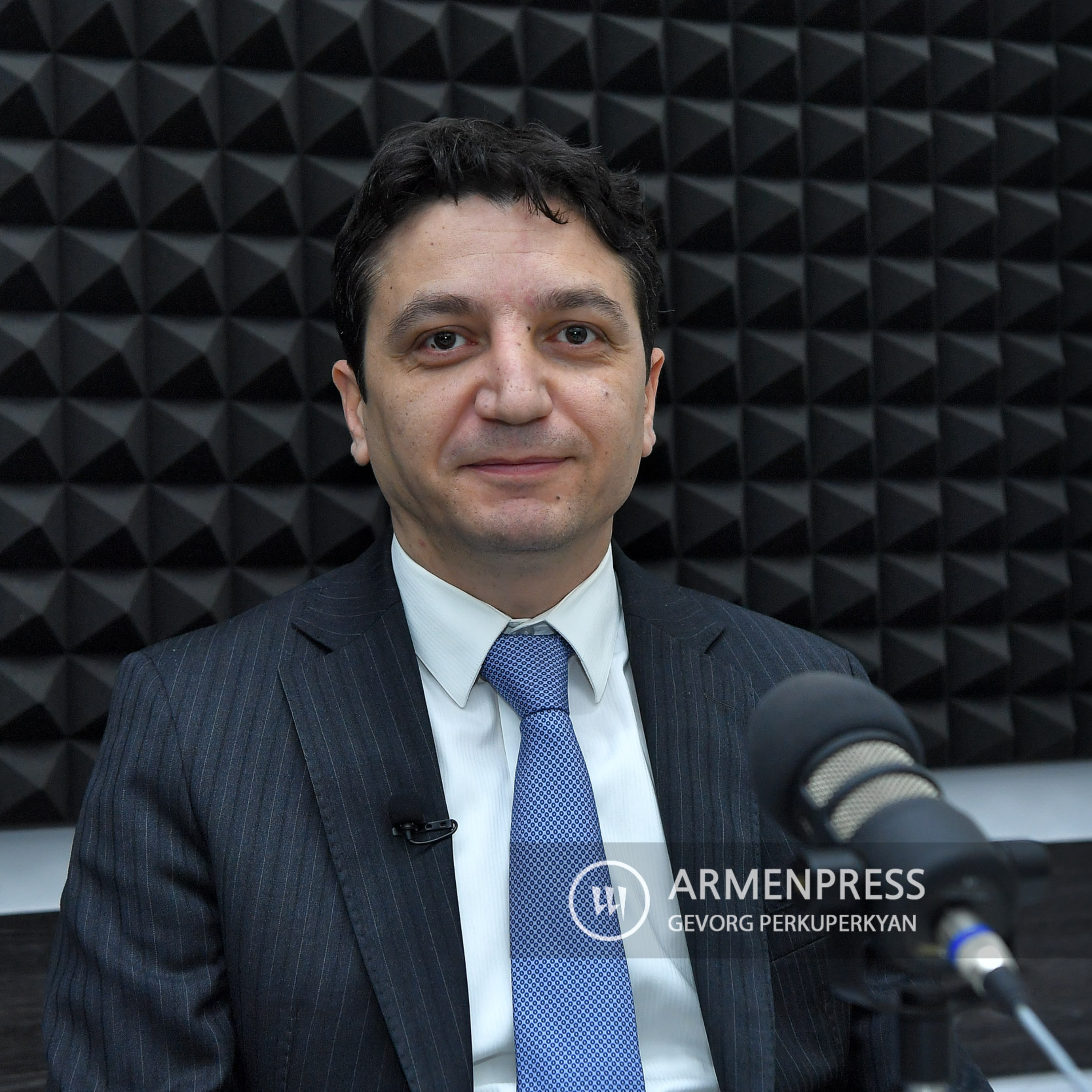 Podcast. Աշխատանքային պայմանագիր ունեցող բոլոր անձինք 2024-ից պետք է հայտարարագիր ներկայացնեն. նախարար episode artwork