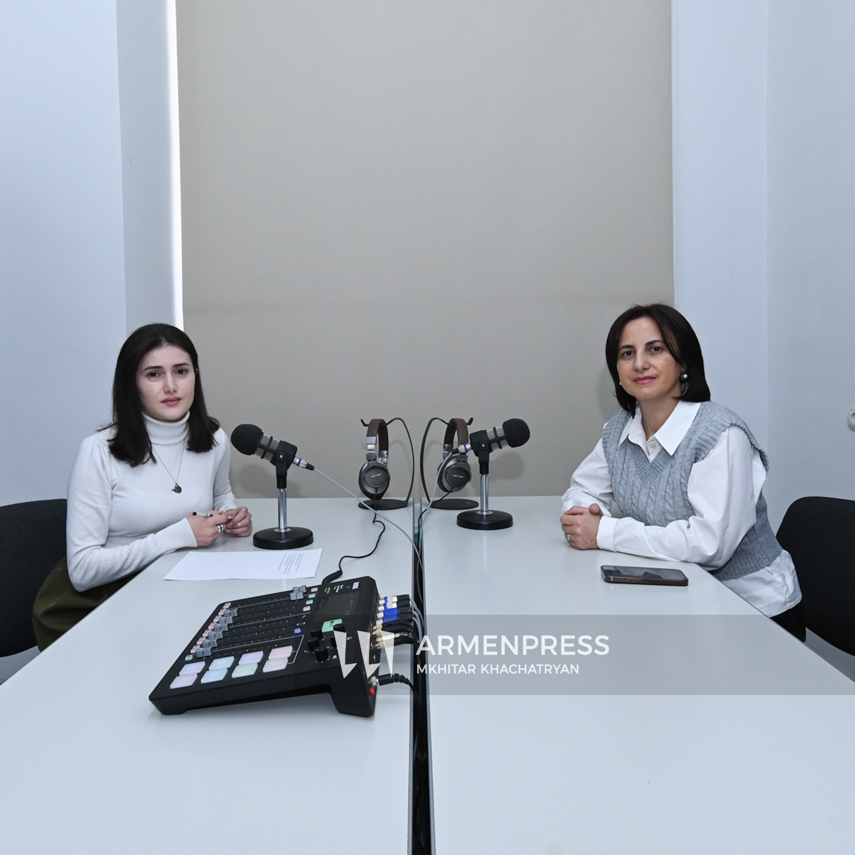Podcast-Հարց բժշկին. մասնագետները հորդորում են ծնողներին ուշադիր լինել վիրուսների հետևանքով արագ զարգացող թոքաբորբից խուսափելու համար episode artwork