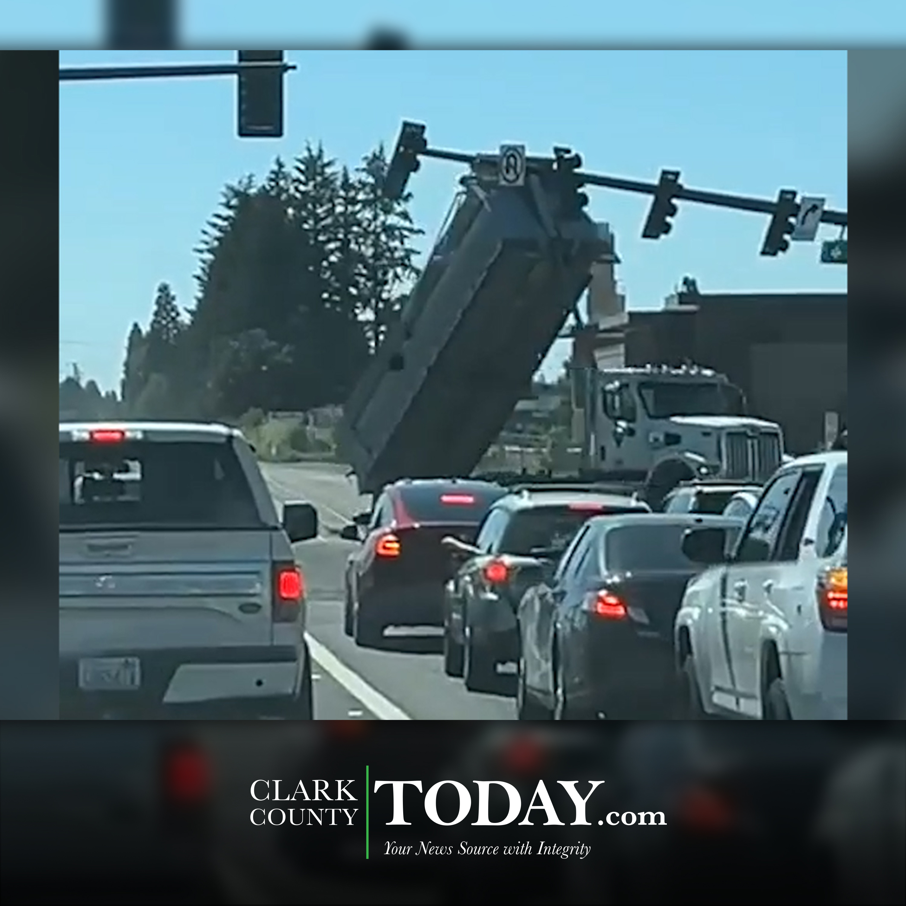 Dump truck collides with traffic signal in East Vancouver