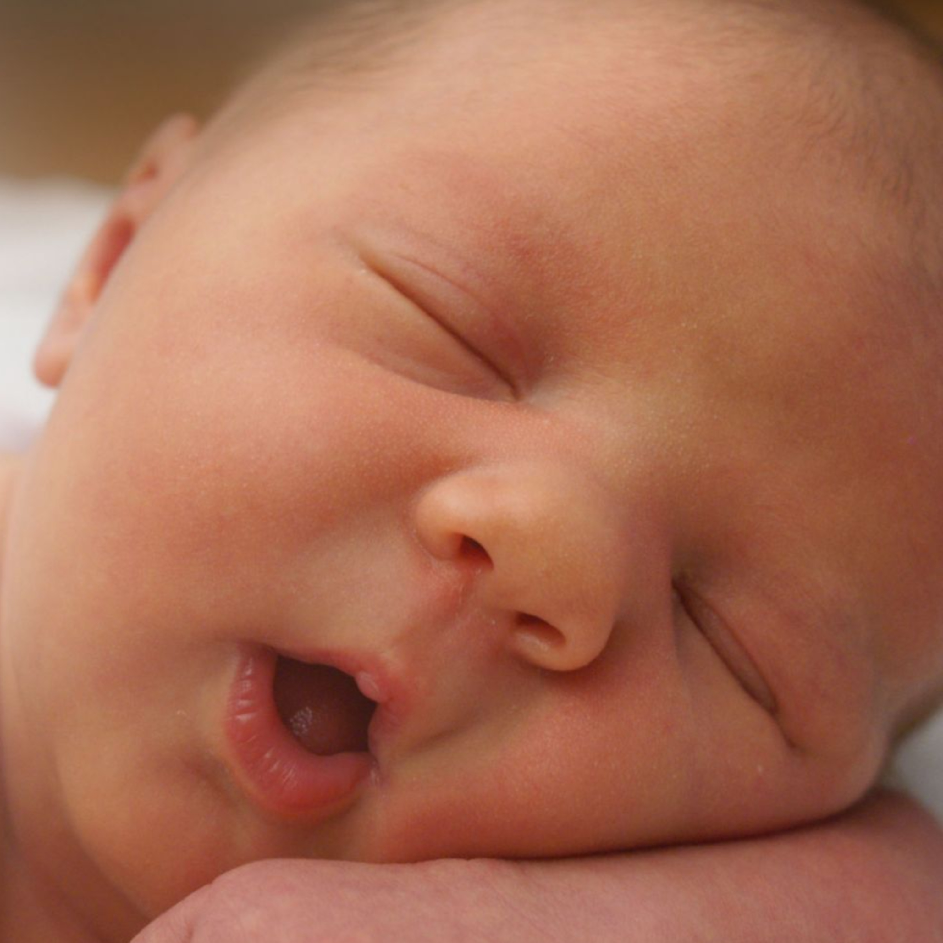 🚨 CẢNH BÁO: Luyện Ngủ Xuyên Đêm Quá Sớm Có Thể Khiến Bé Bị Thiếu Ngủ!