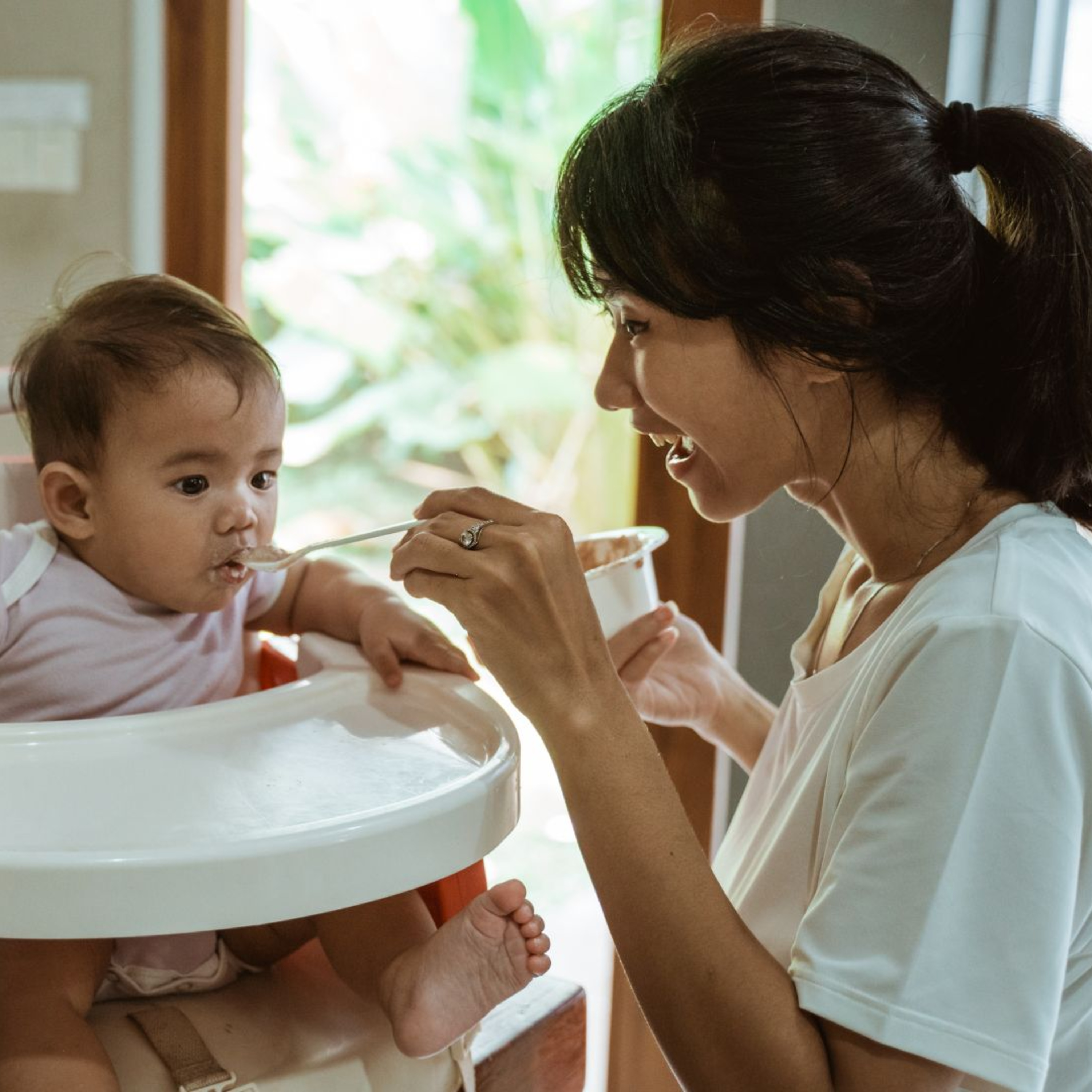 Bé Ăn Dặm Xong Bao Lâu Thì Uống Sữa? Lịch Ăn Dặm & Sữa Chuẩn Cho Bé 6-12 Tháng