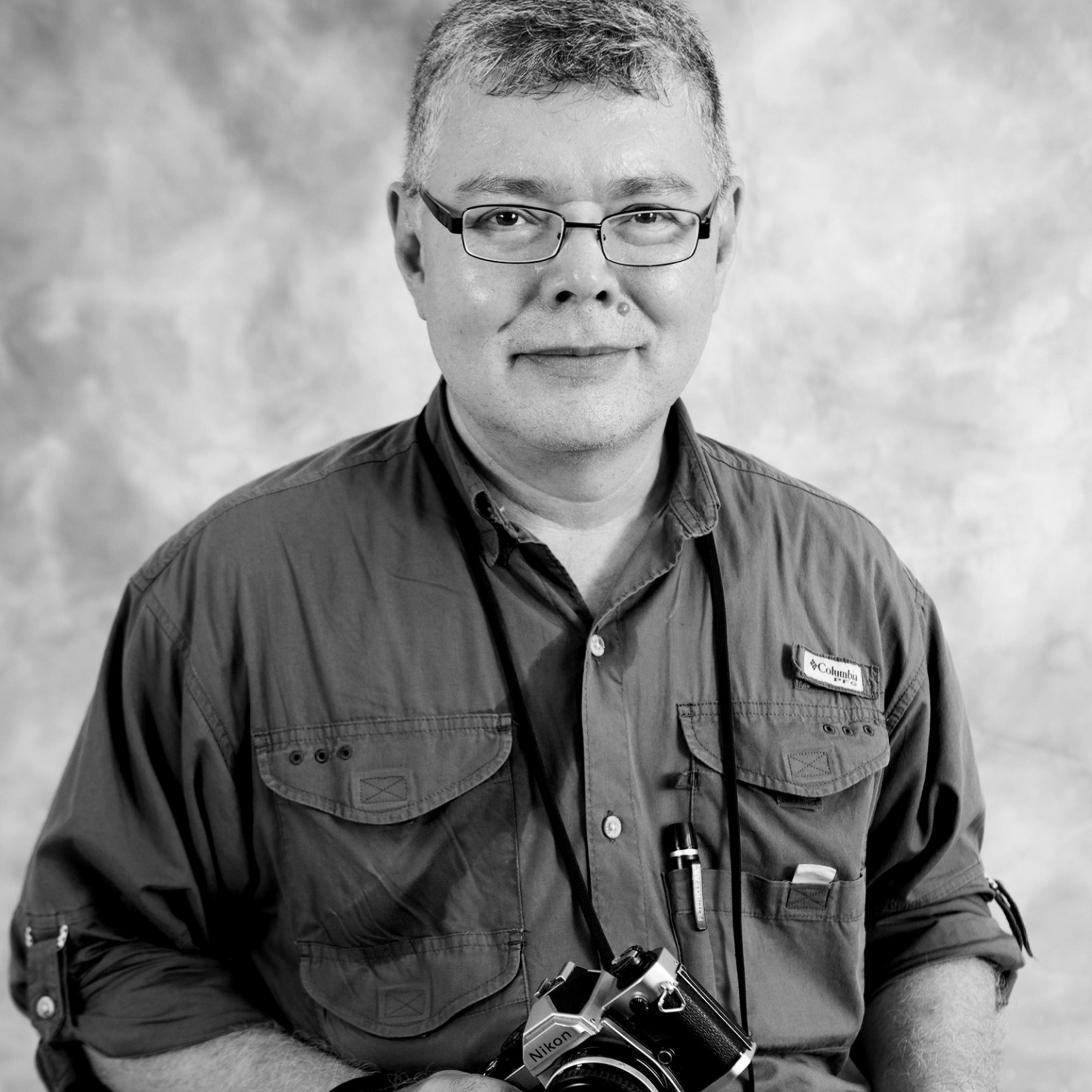 Raúl Arce "la fotografía analógica tiene un encanto que te obliga a pensar" El Salvador. 13.02.2025 episode artwork