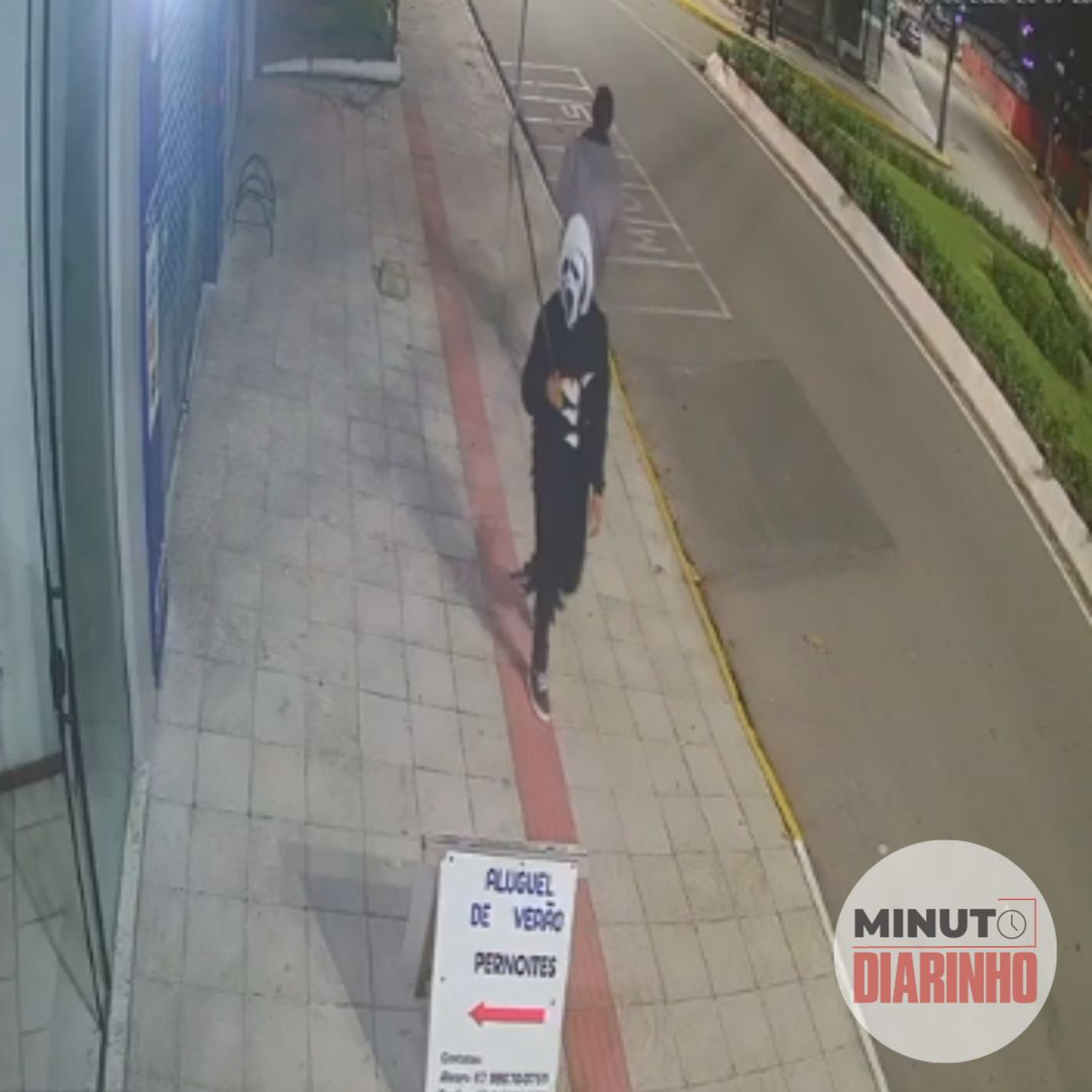 Homem mascarado e com foice invade centro cultural, Codetran recolhe dezenas de motos e mais  episode artwork