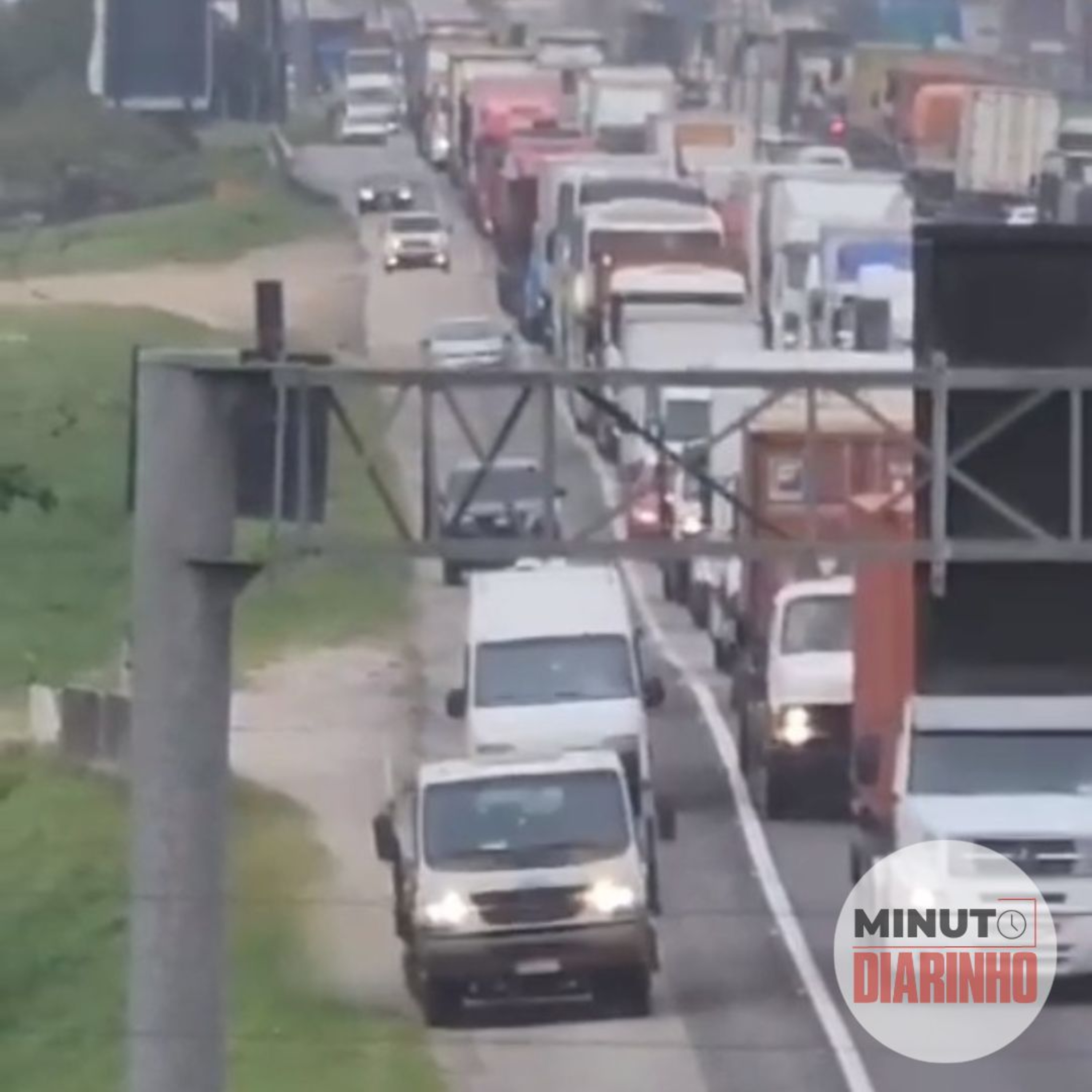 Motoristas são pegos no flagra trafegando pelo acostamento da BR 101 episode artwork
