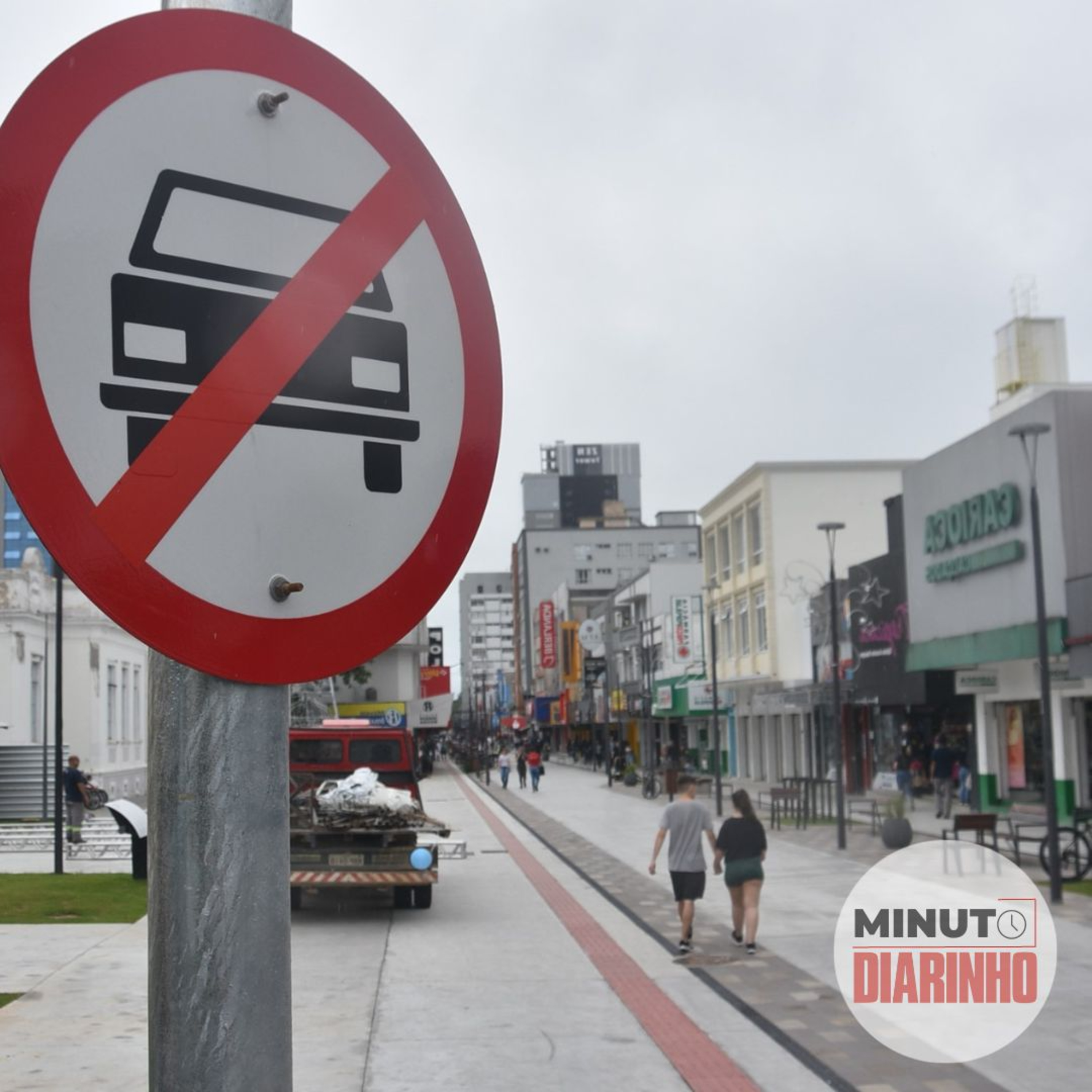 Trânsito de veículos está proibido no calçadão da Hercílio Luz, a principal rua do comércio do centro de Itajaí episode artwork
