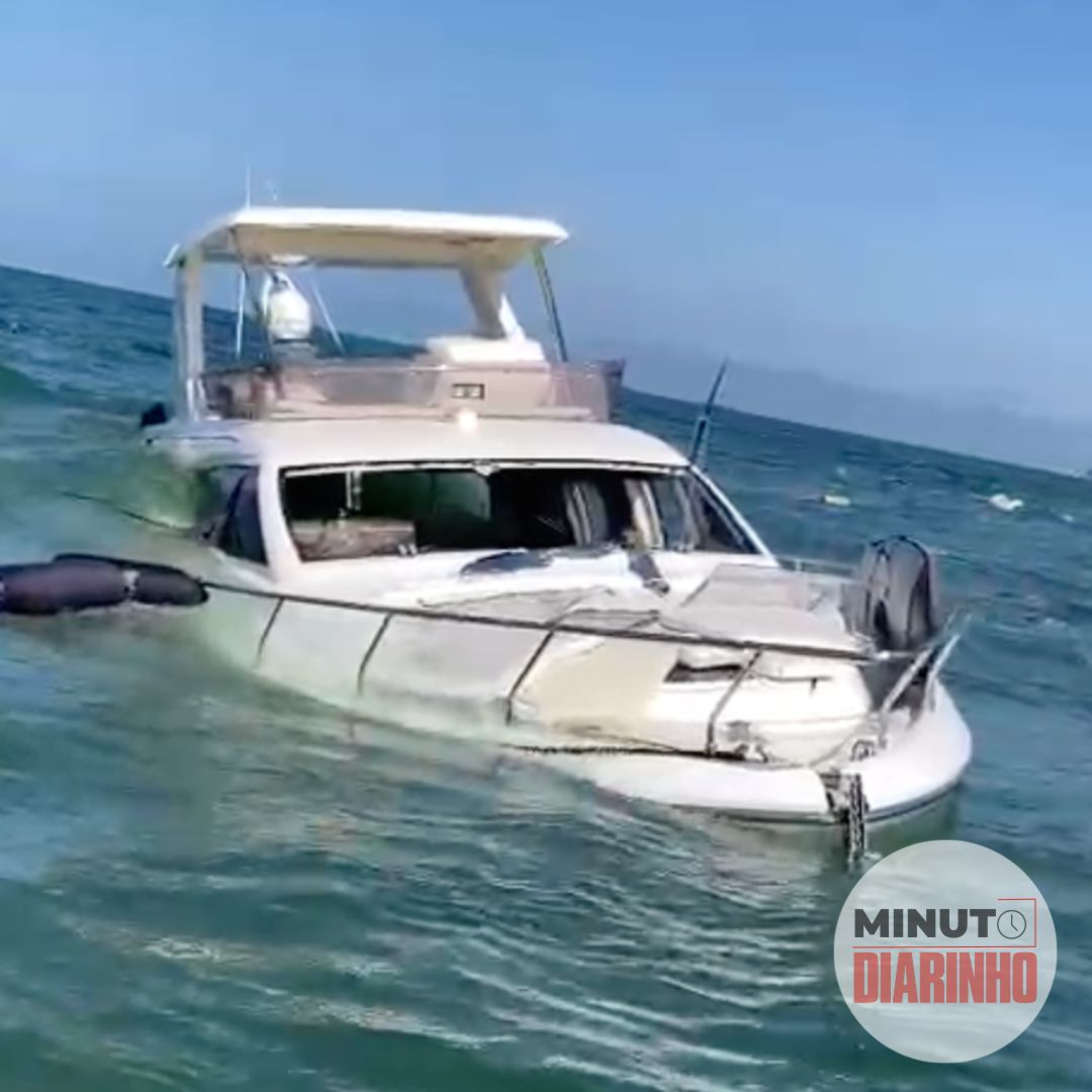 Lancha com casal a bordo naufraga em praia de Santa Catarina  episode artwork