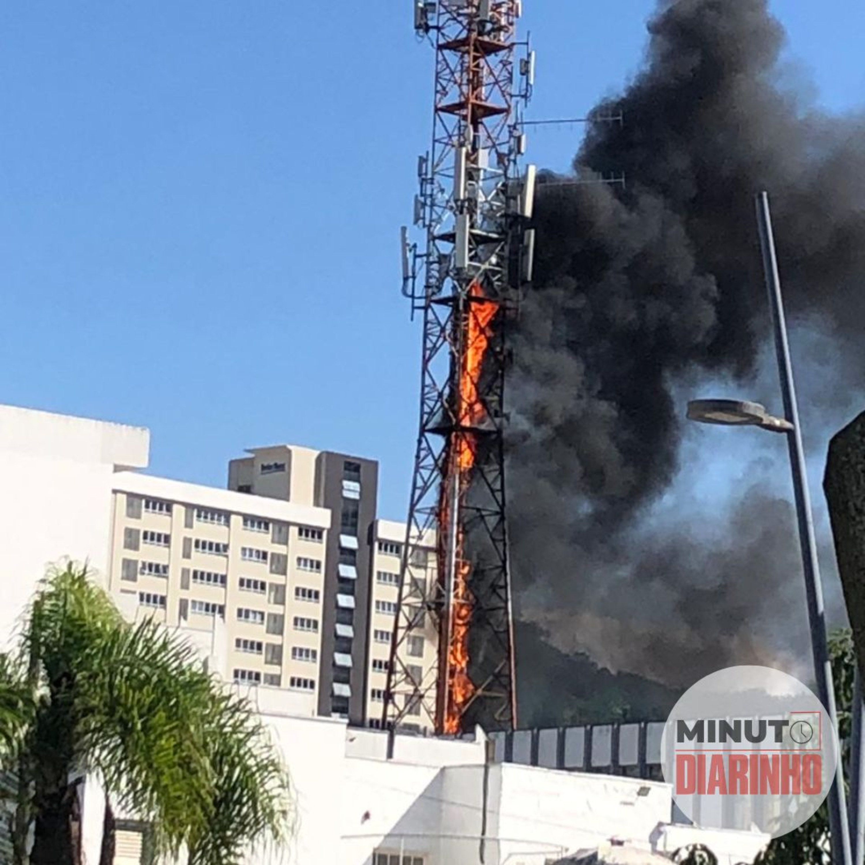 Torre de telefonia pega fogo no centro de Itajaí episode artwork
