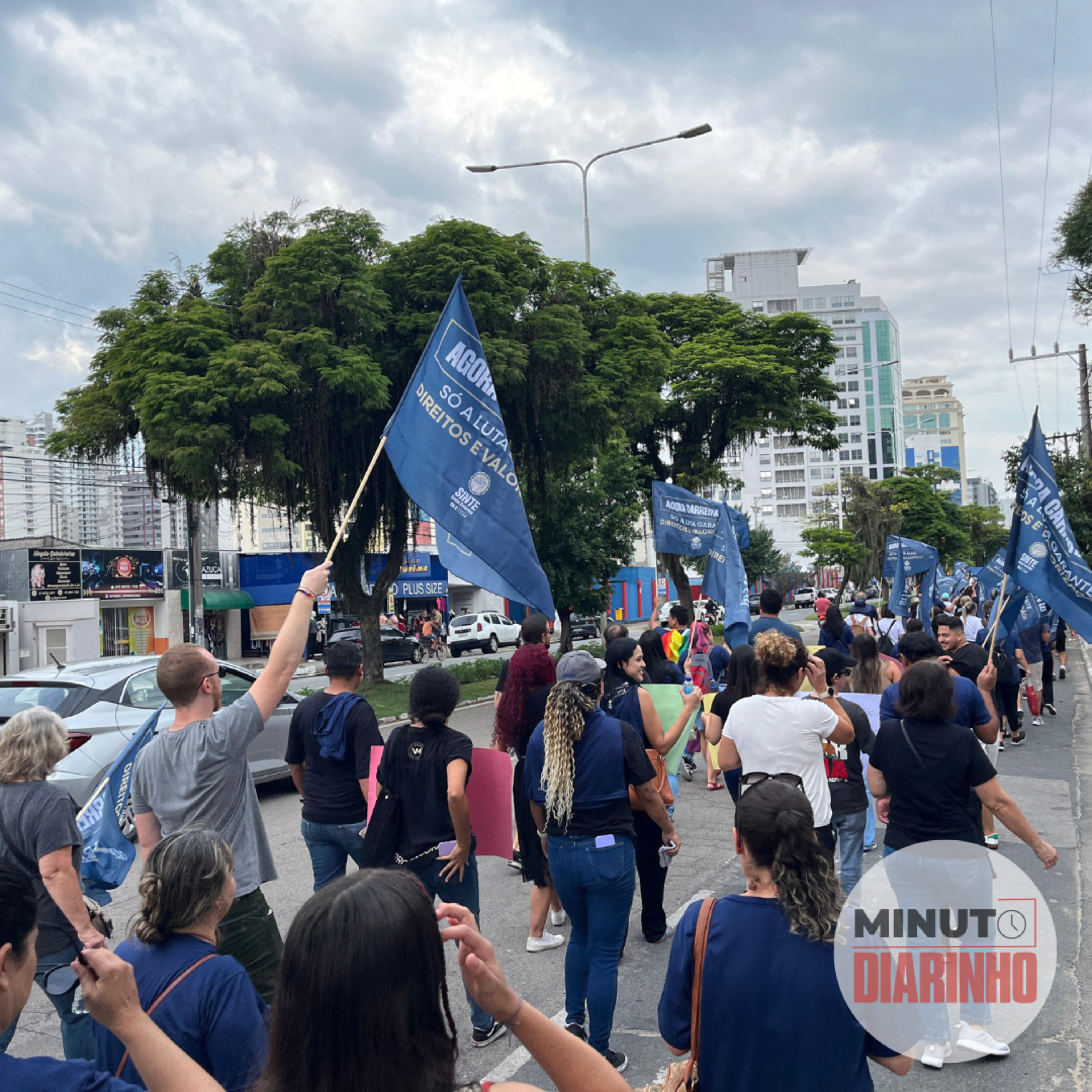 Professores em greve fazem manifestação em Itajaí episode artwork