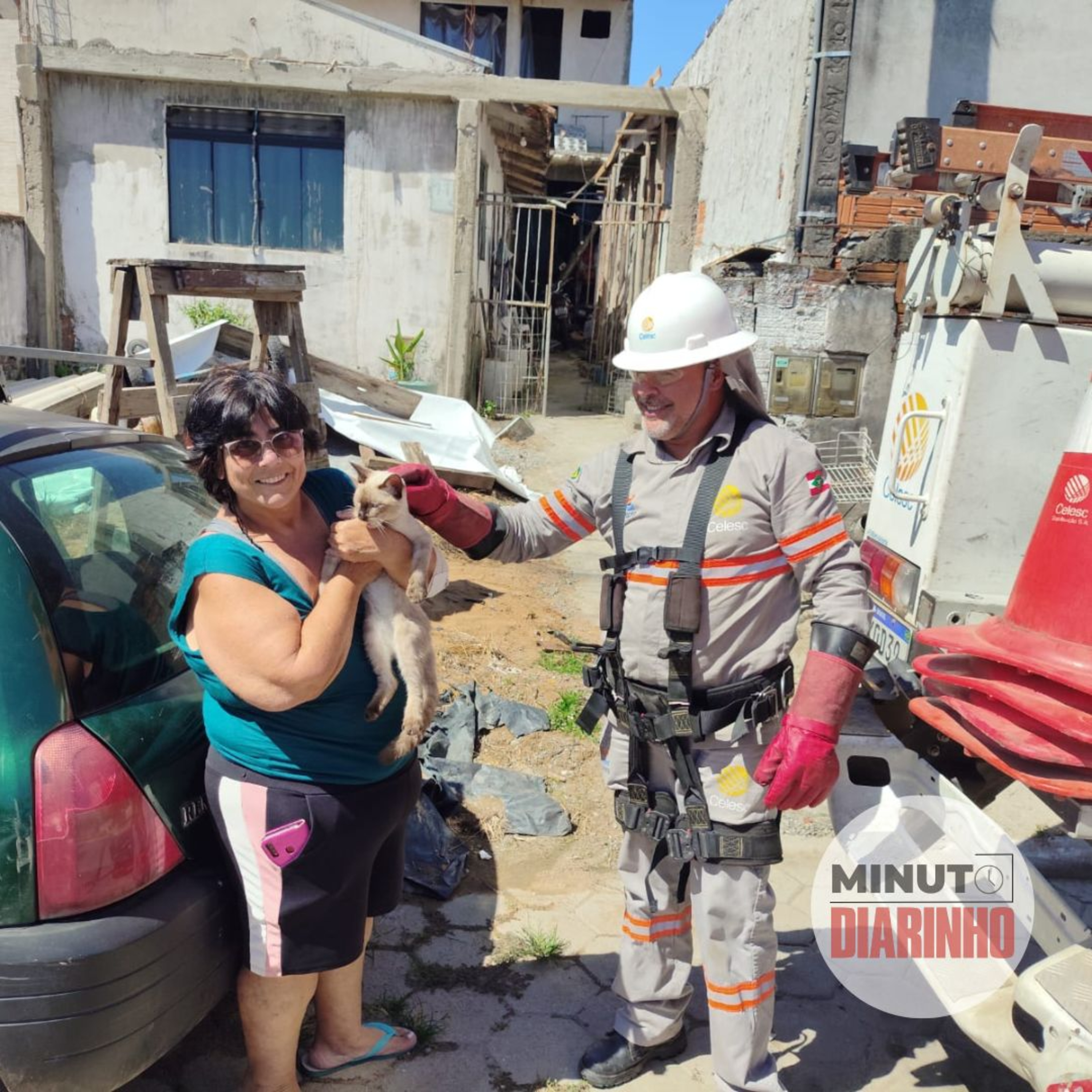 Gatinha sobe em poste e é salva por técnico da Celesc em Itajaí episode artwork