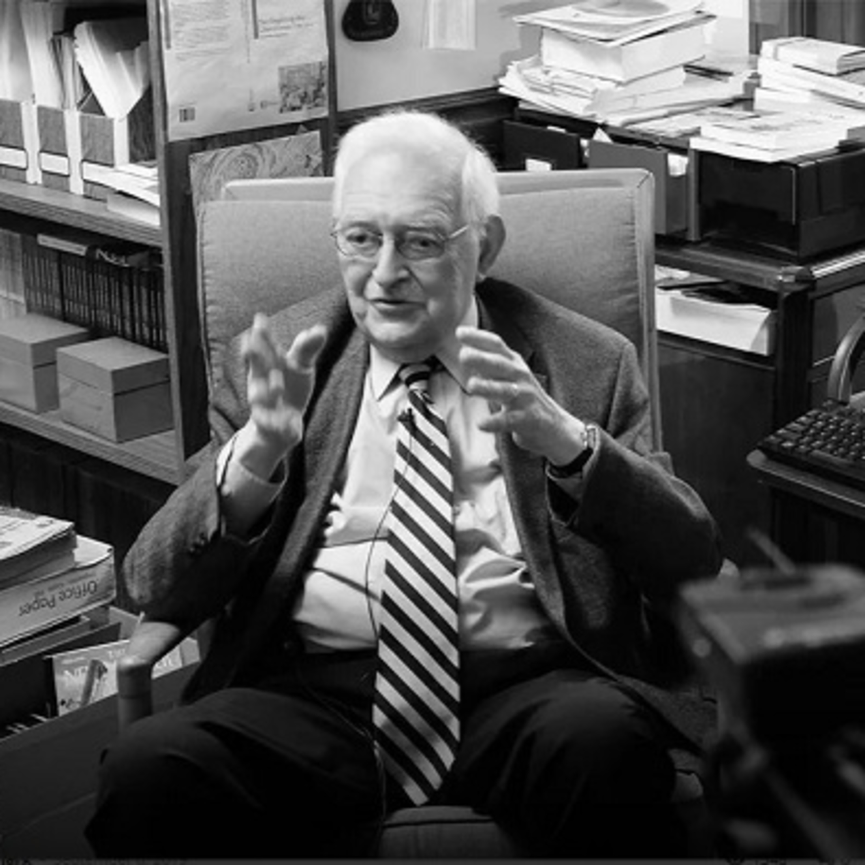 Immanuel Wallerstein với lý thuyết Hệ thống Thế giới Hiện đại và Trung tâm-Ngoại vi