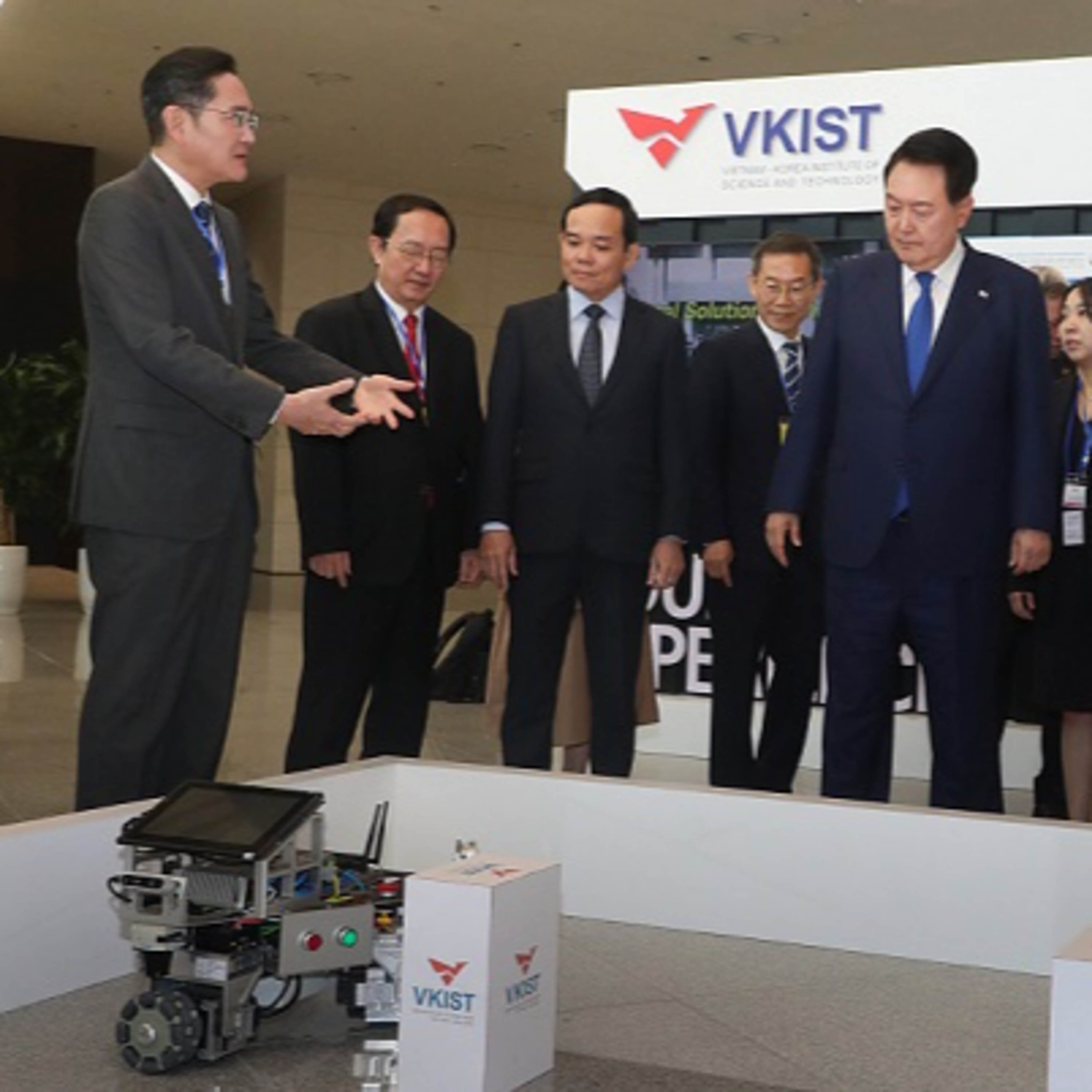 Trung Quốc bình luận việc Hàn Quốc liên kết Việt Nam khai thác đất hiếm