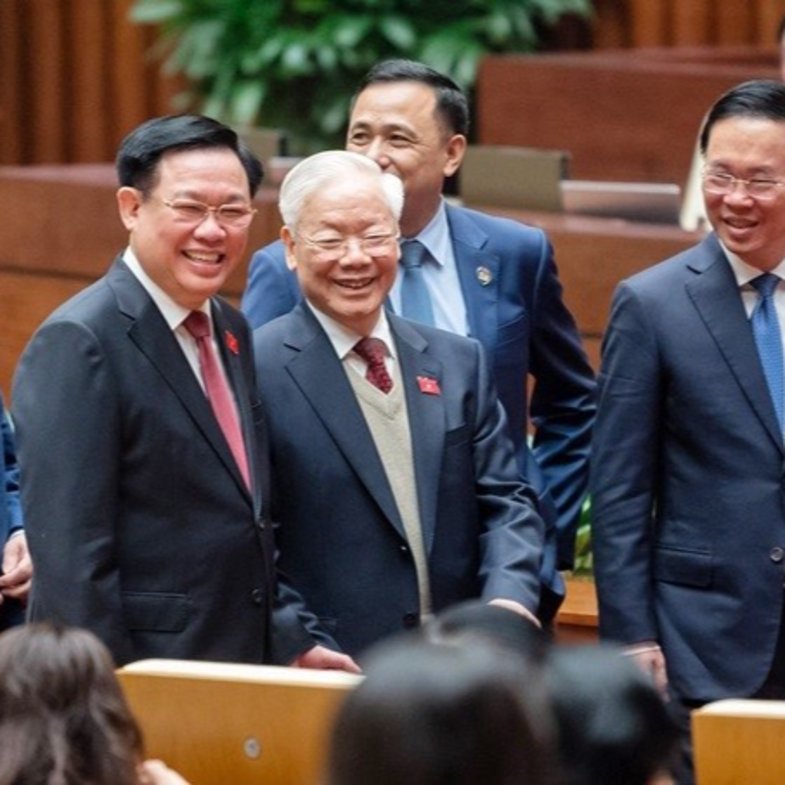 'Giả chết bắt quạ'? Sức khỏe Tổng bí thư và nan đề người kế vị