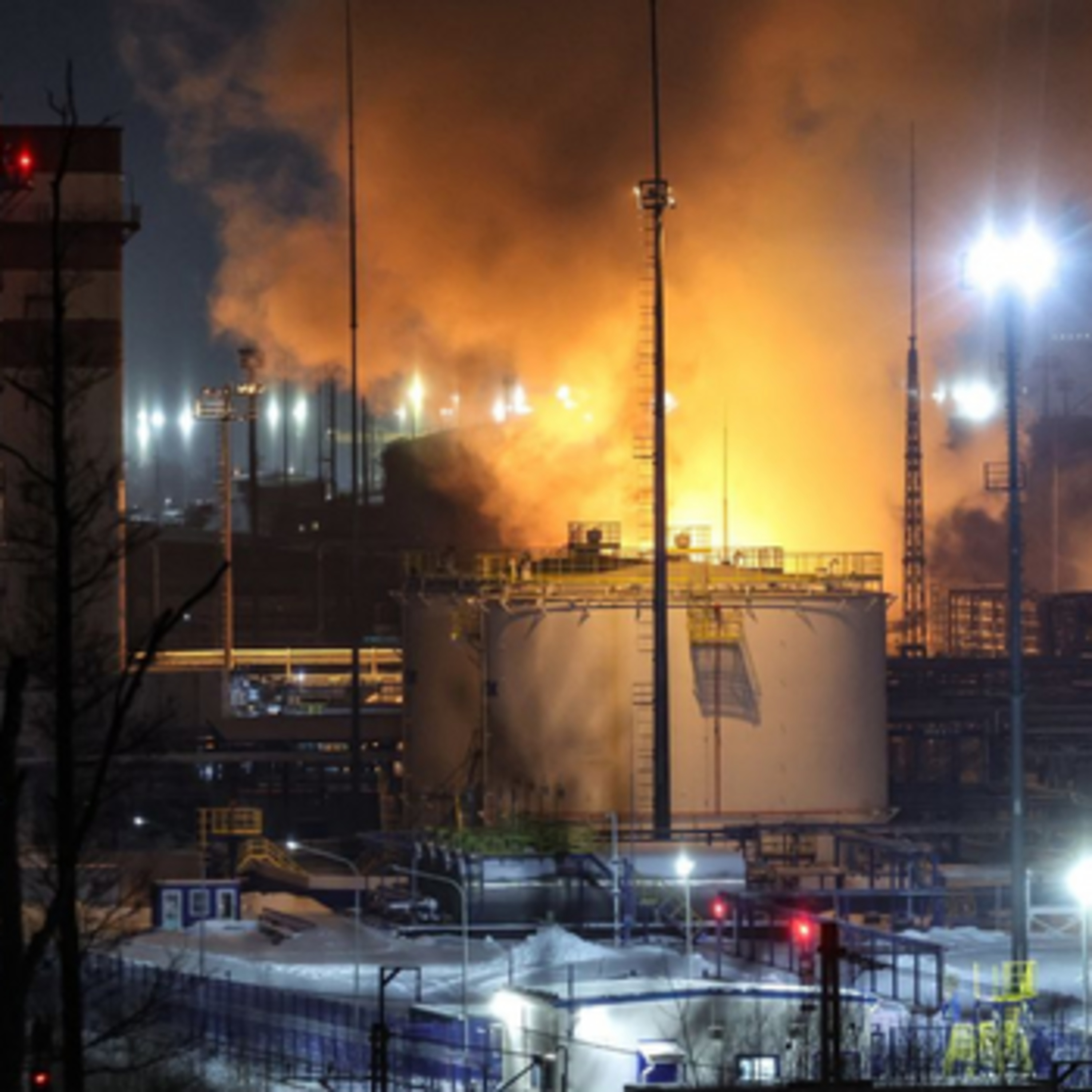 Tại sao Ukraine nên tiếp tục tấn công vào các kho trữ dầu của Nga?