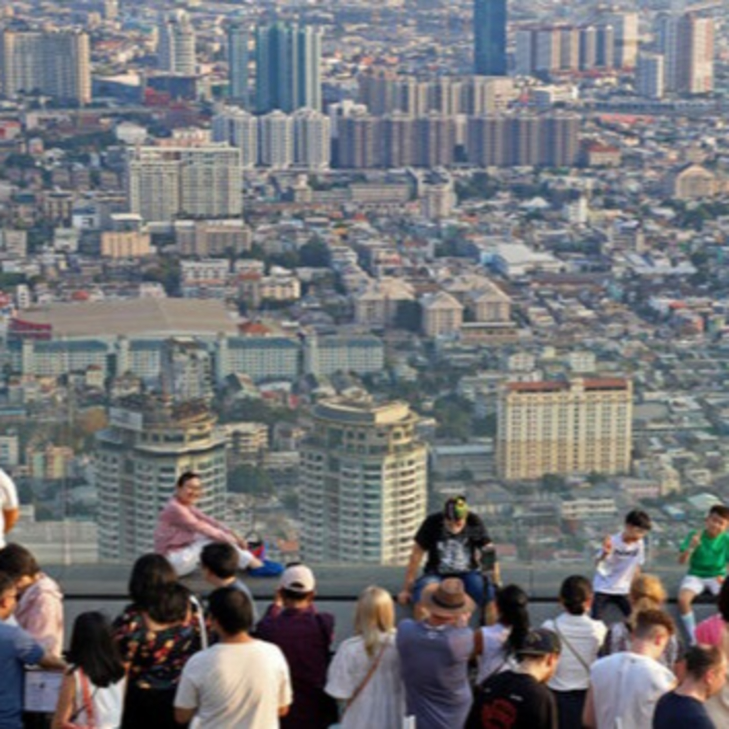 Học giả nổi tiếng Thái Lan lo kinh tế tụt hậu, bị Việt Nam vượt mặt