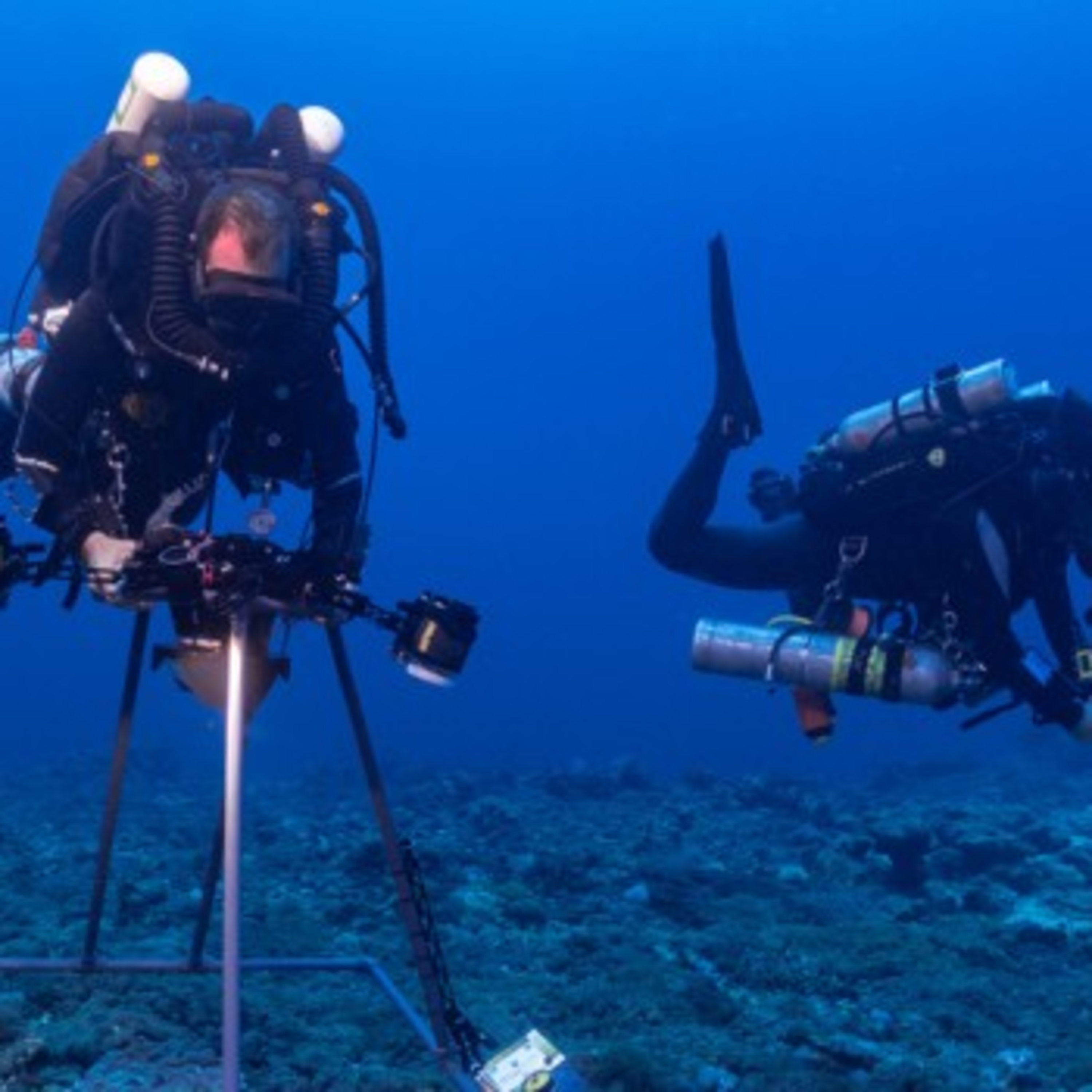 Đáy biển đang trở thành chiến trường như thế nào?