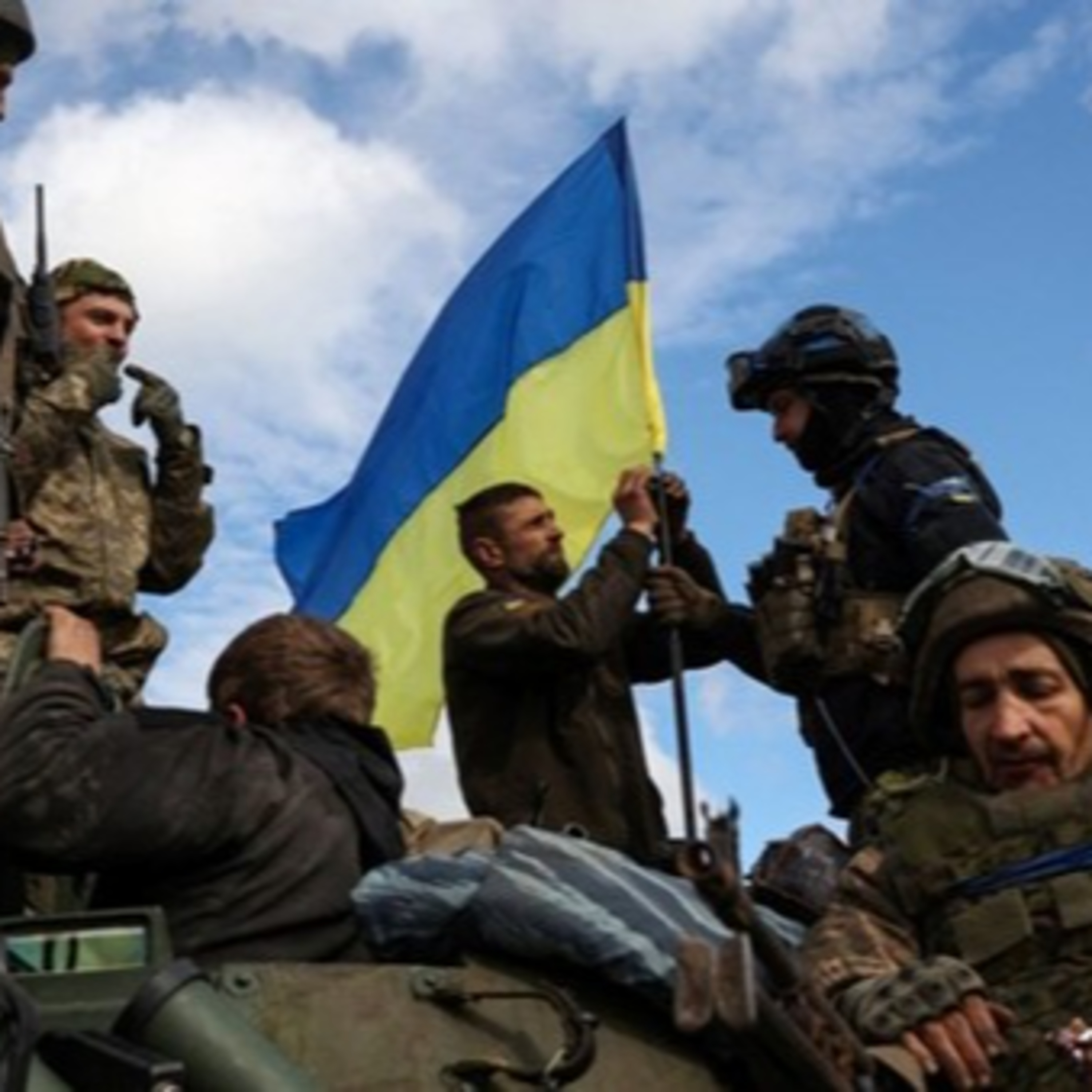 Chiến tranh Nga-Ukraine tròn 3 năm: Thời điểm thử thách Tổng thống Zelensky