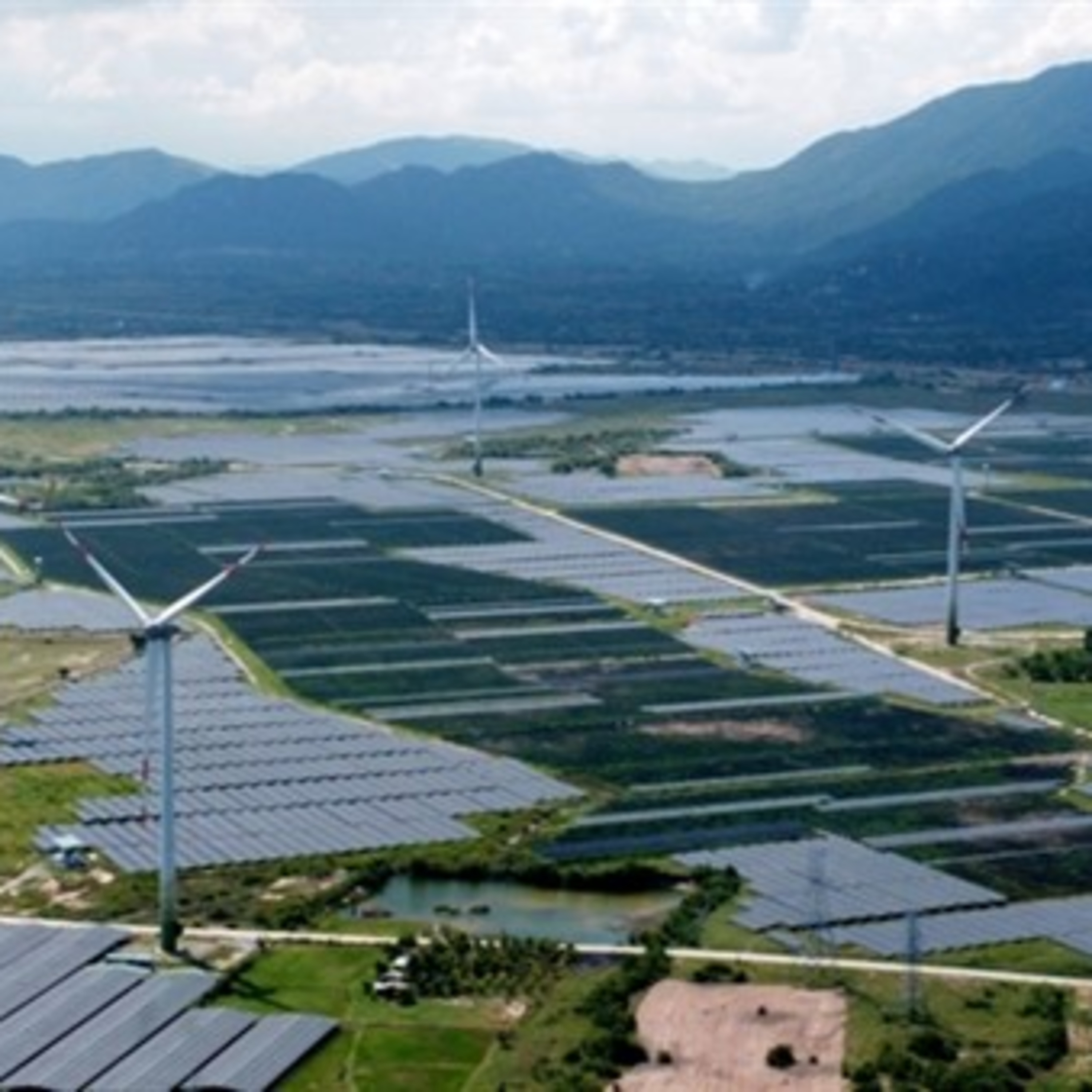 Đã đến lúc Việt Nam giải quyết tình trạng bế tắc của các dự án năng lượng tái tạo