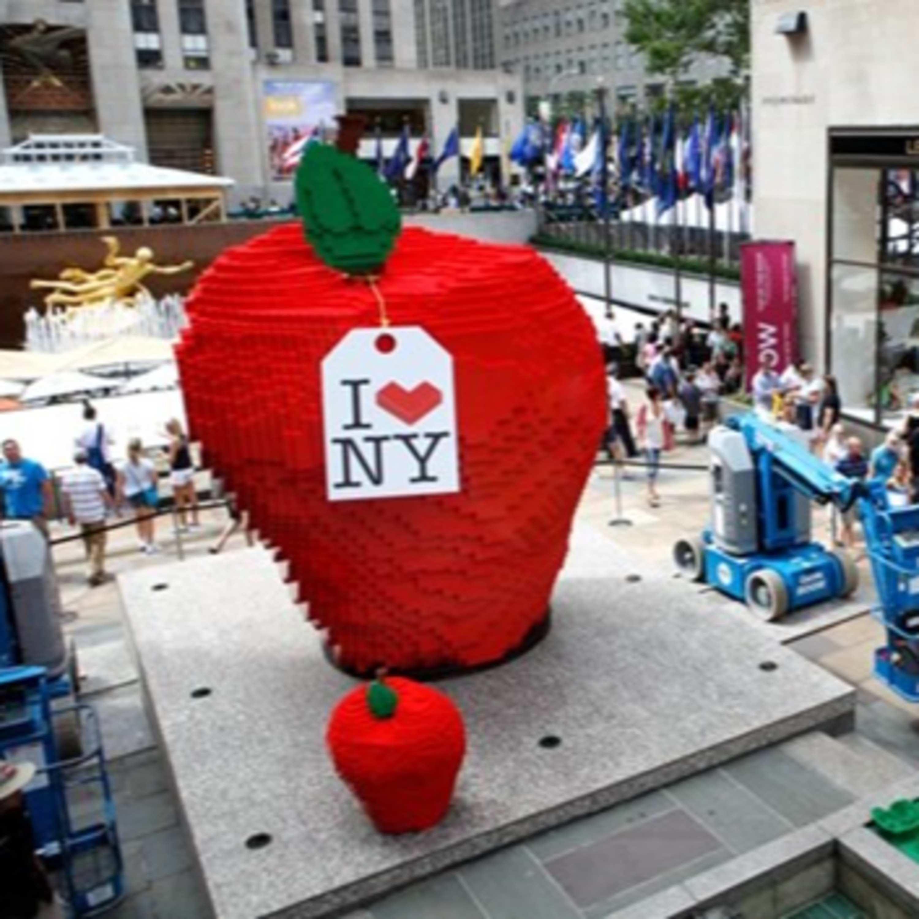 Lục đạo luân hồi giữa lòng New York: Trái Táo Lớn bị cắn dở