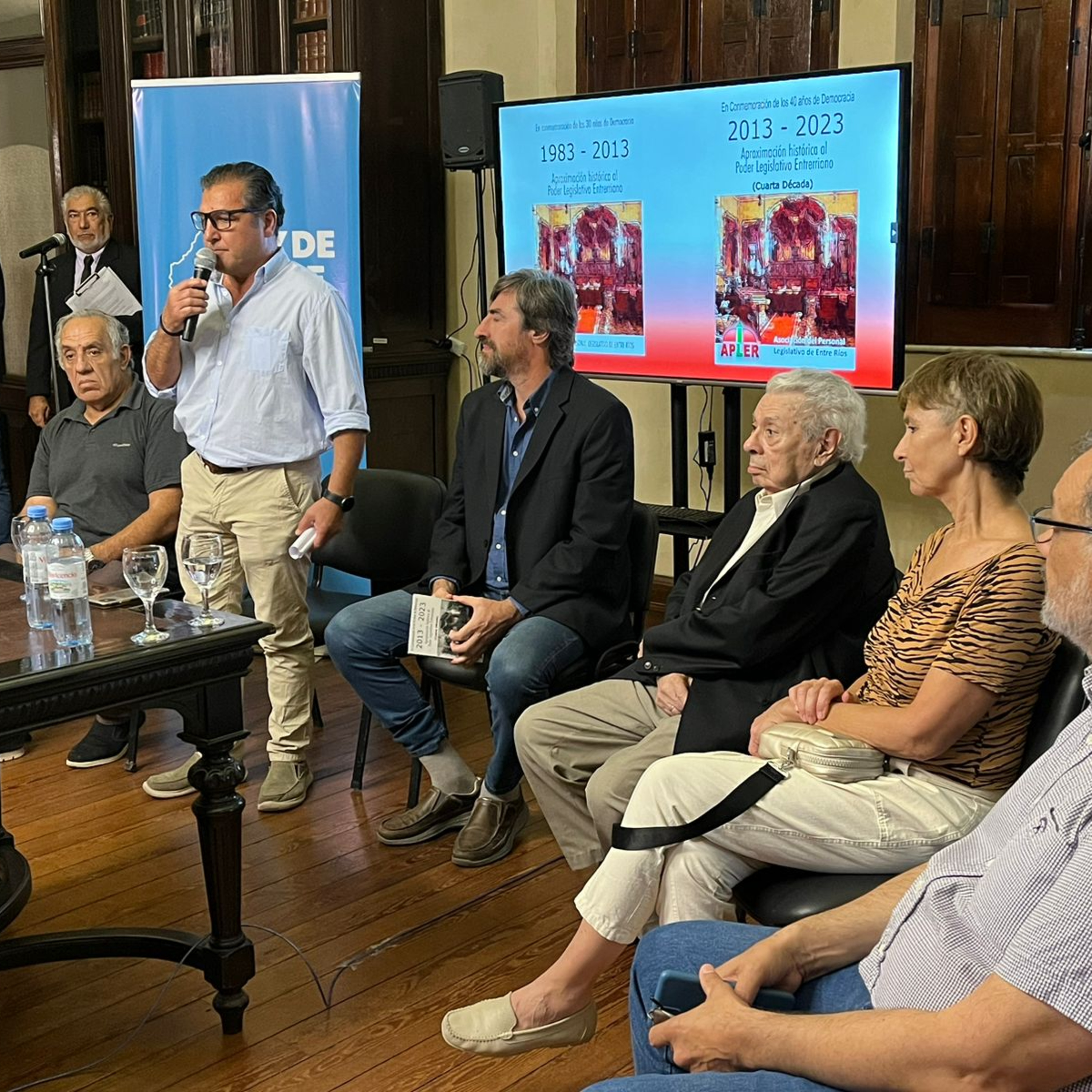 La Asociación del Personal Legislativo presentó un libro episode artwork