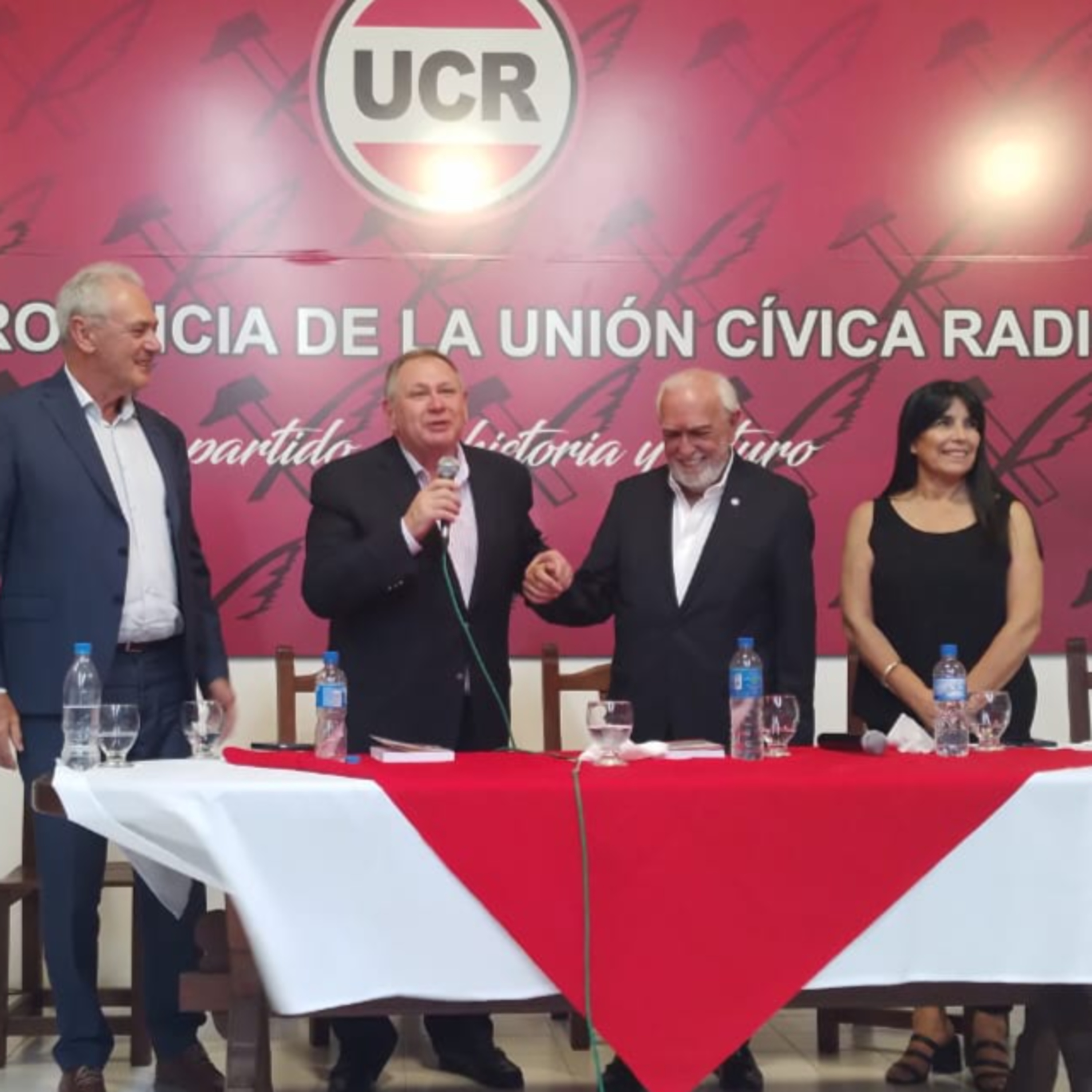 Fabián Rogel presentó su libro sobre los 40 años de continuidad democrática episode artwork