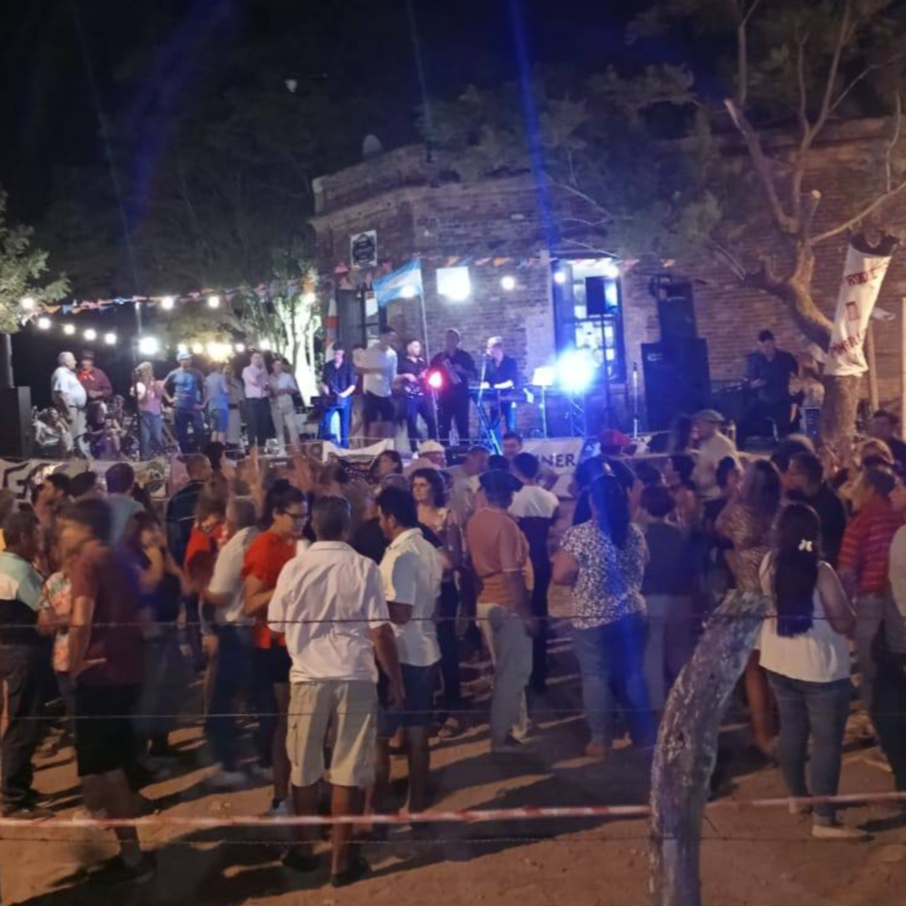 Los almacenes de campo entrerrianos tuvieron su noche episode artwork