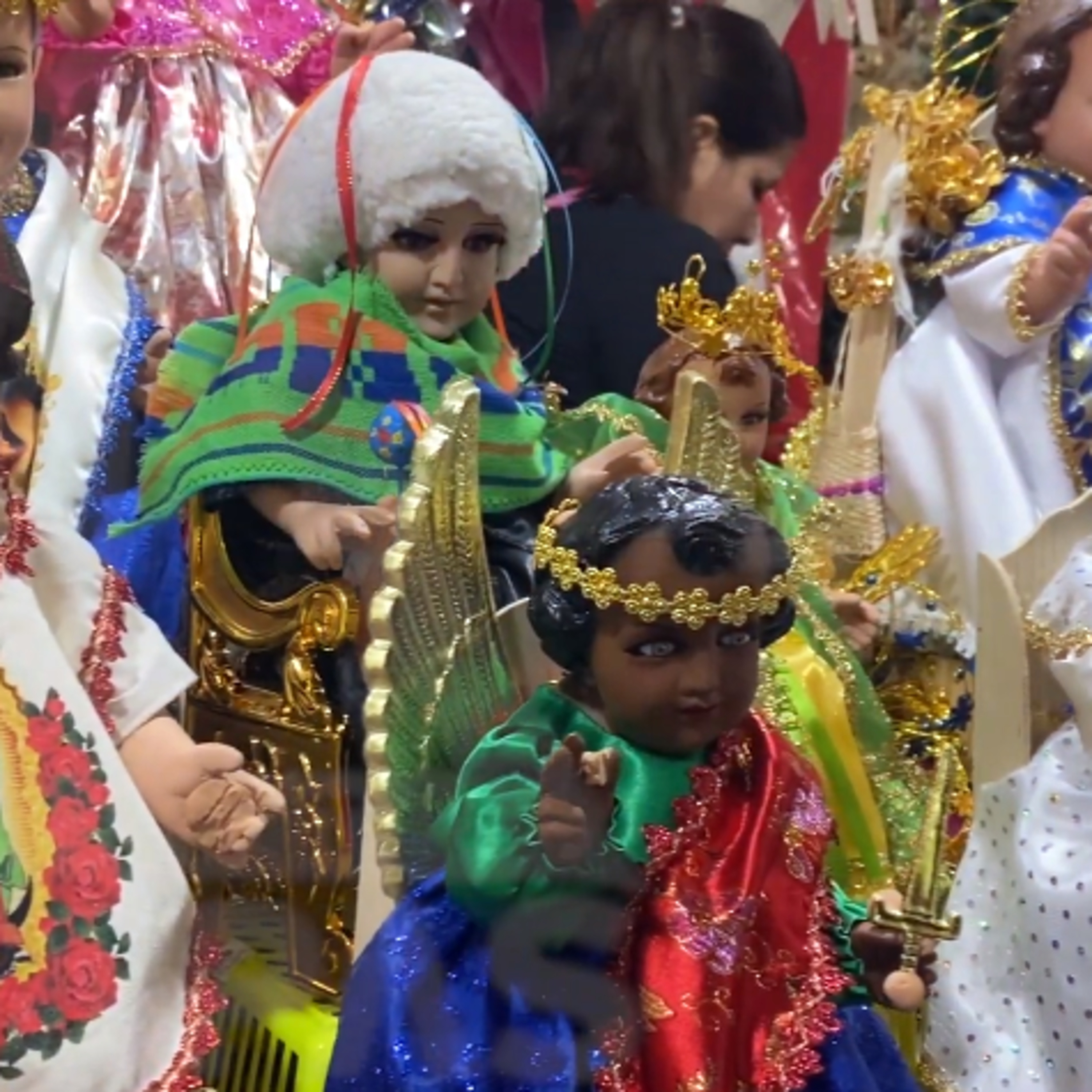 Lucen sus ropajes los Niños Dios en la Candelaria episode artwork