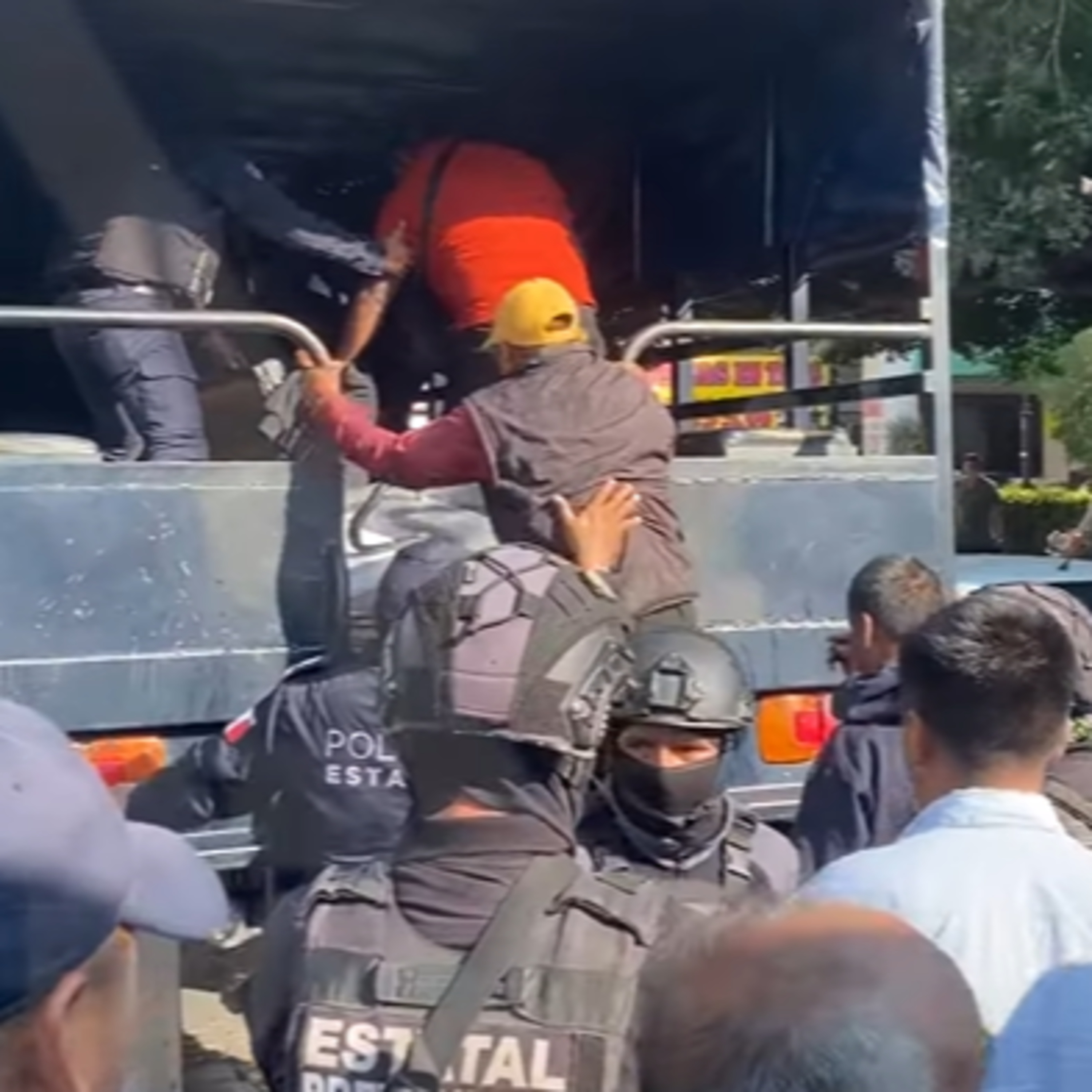 Mitontic: 27 detenidos, 34 carros asegurados y un arma incautada episode artwork