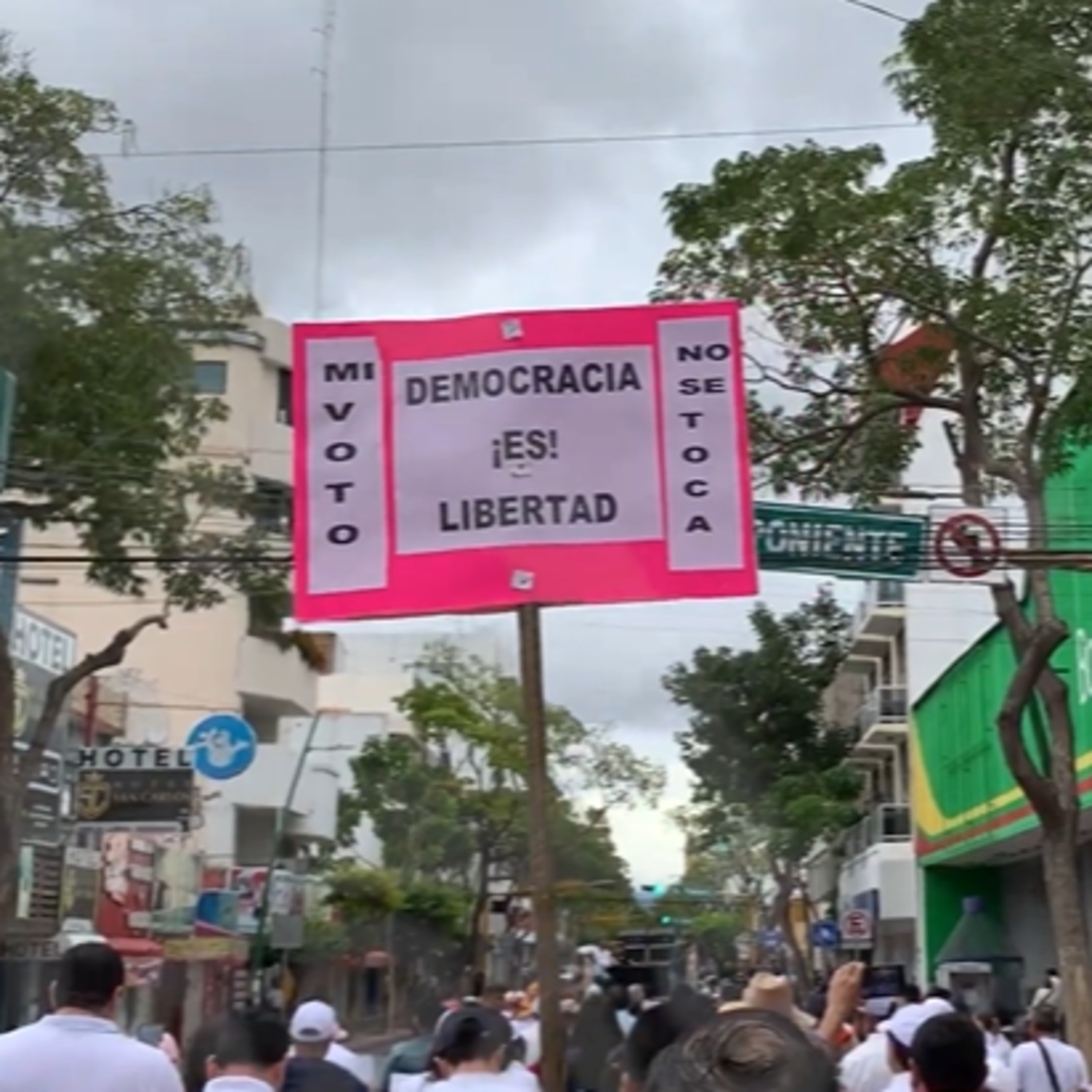 A Chiapas llegó la marea rosa contra AMLO episode artwork
