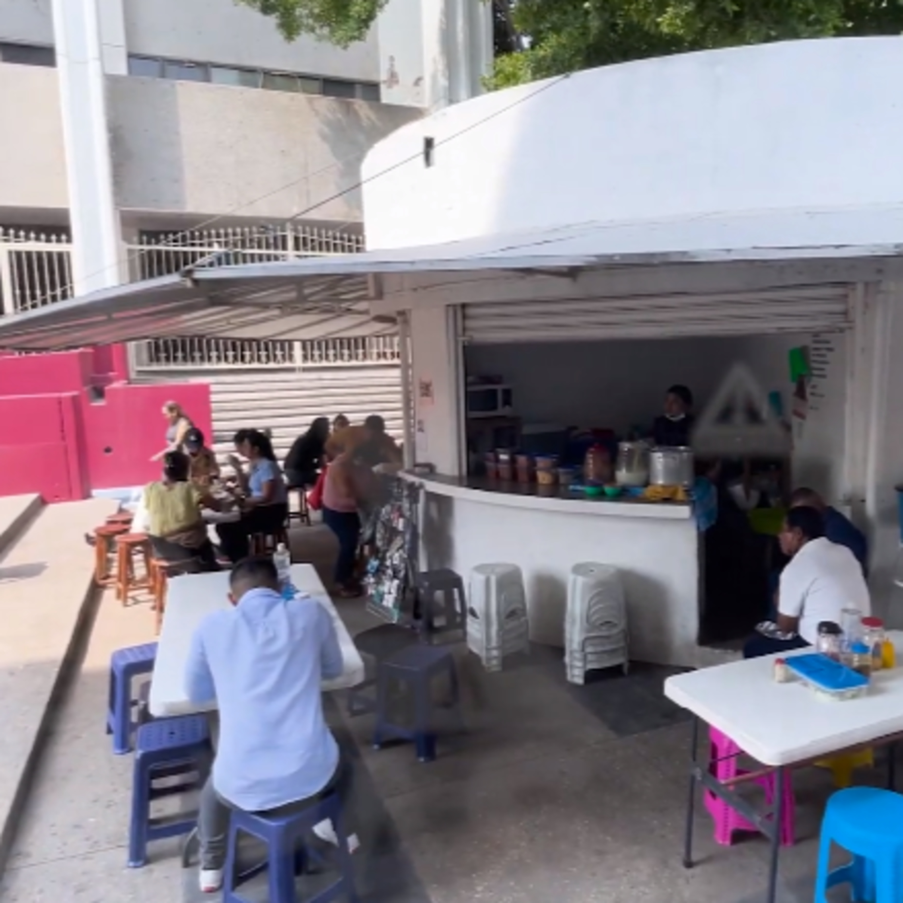 Policías en restaurantes, para bajar la percepción de inseguridad episode artwork