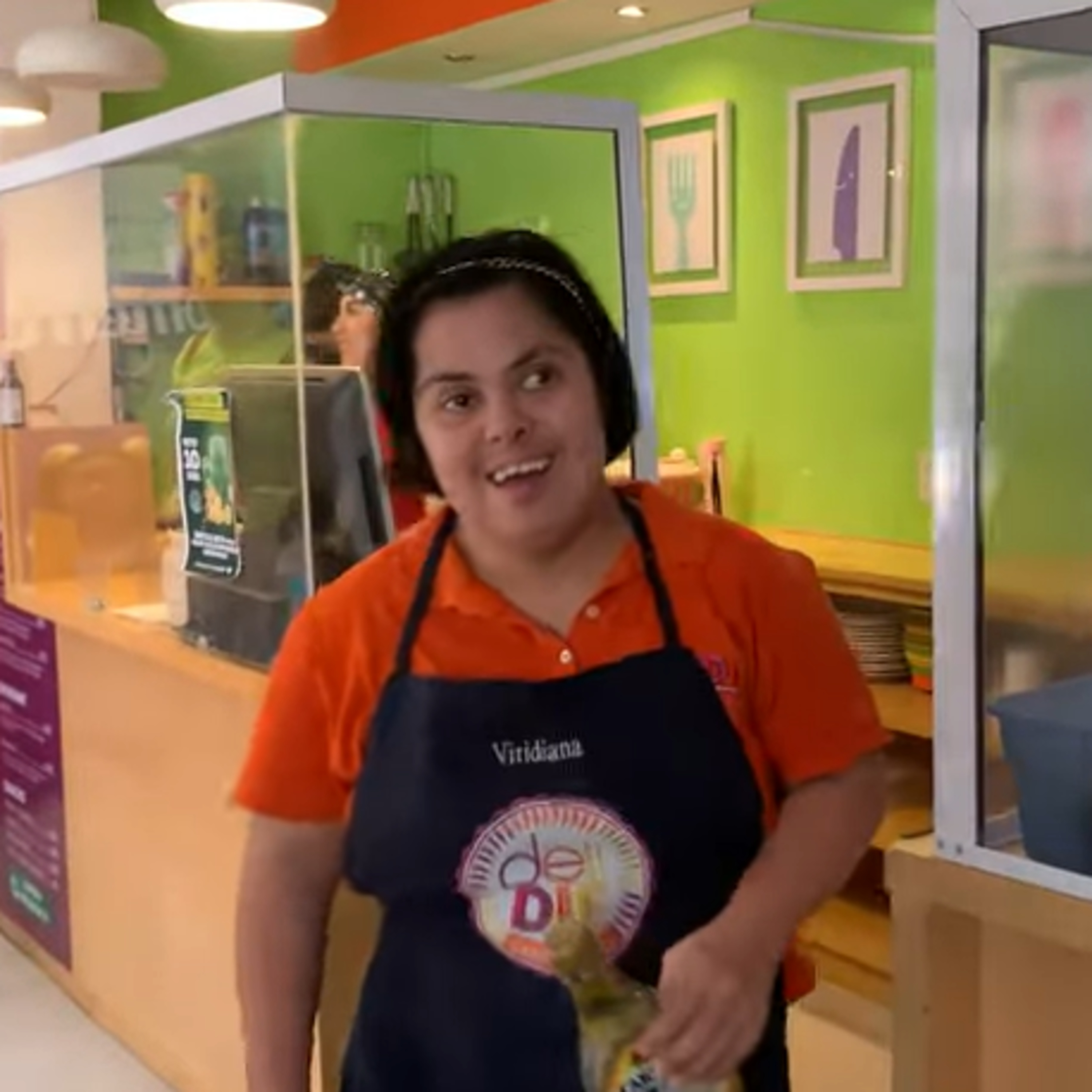 Viridiana, la joven con síndrome de Down que trabaja en una cafetería episode artwork