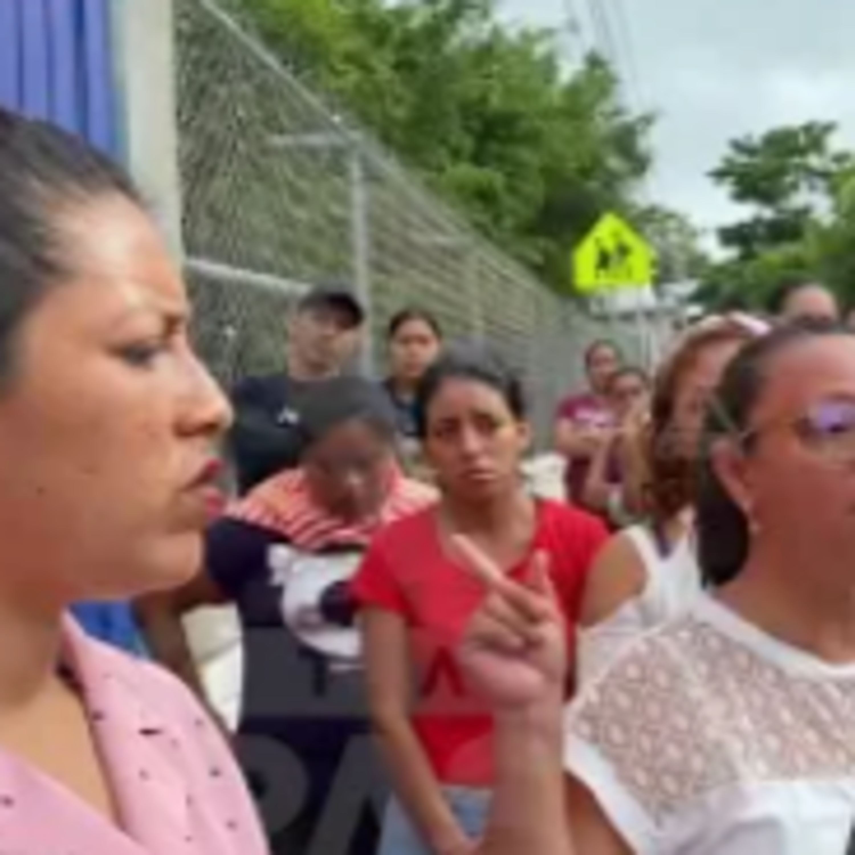 Padres de familia toman la escuela primaria en Tuxtla Gutiérrez episode artwork