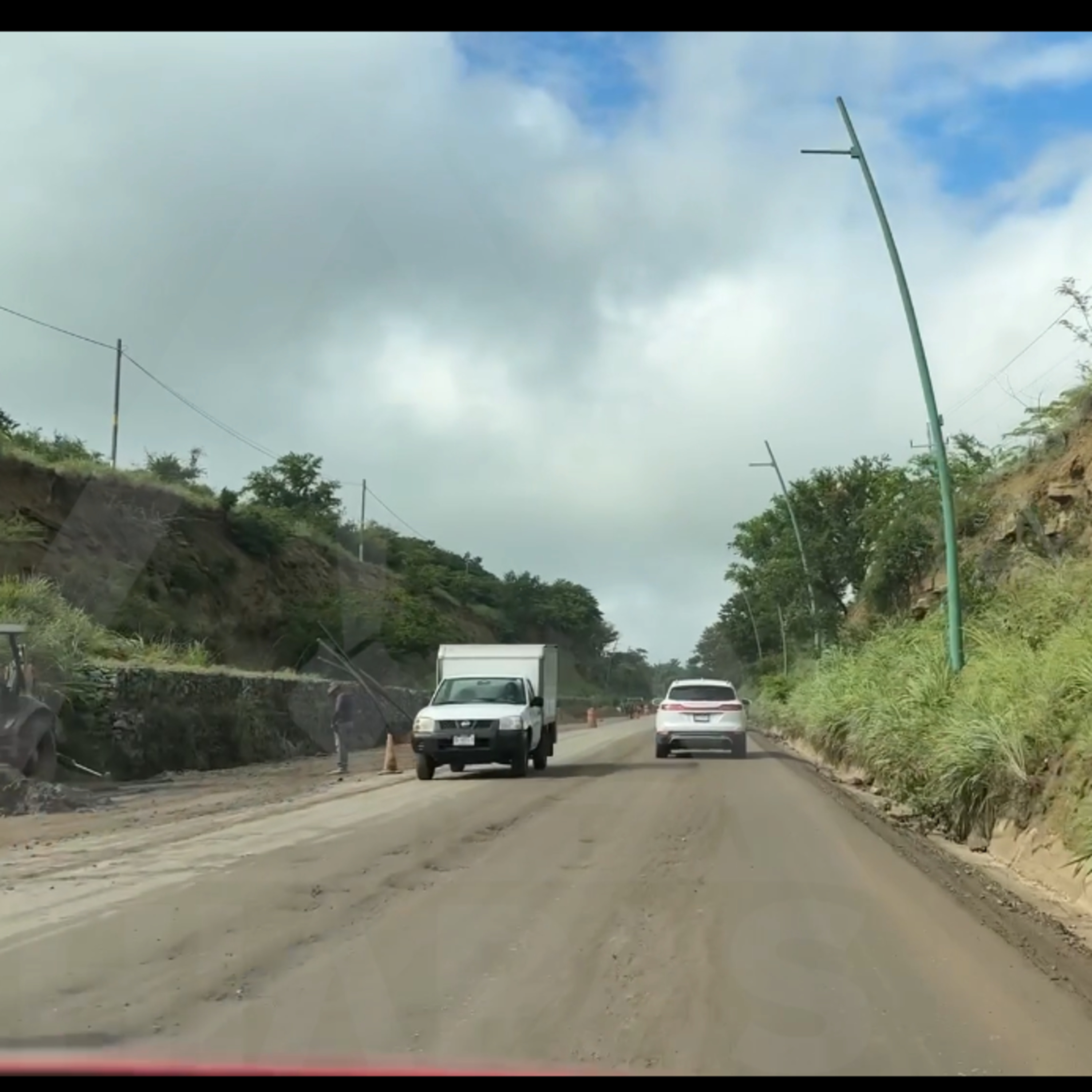 🚨 ¡Peligro en la carretera al Aeropuerto “Ángel Albino Corzo”! 🚧 episode artwork