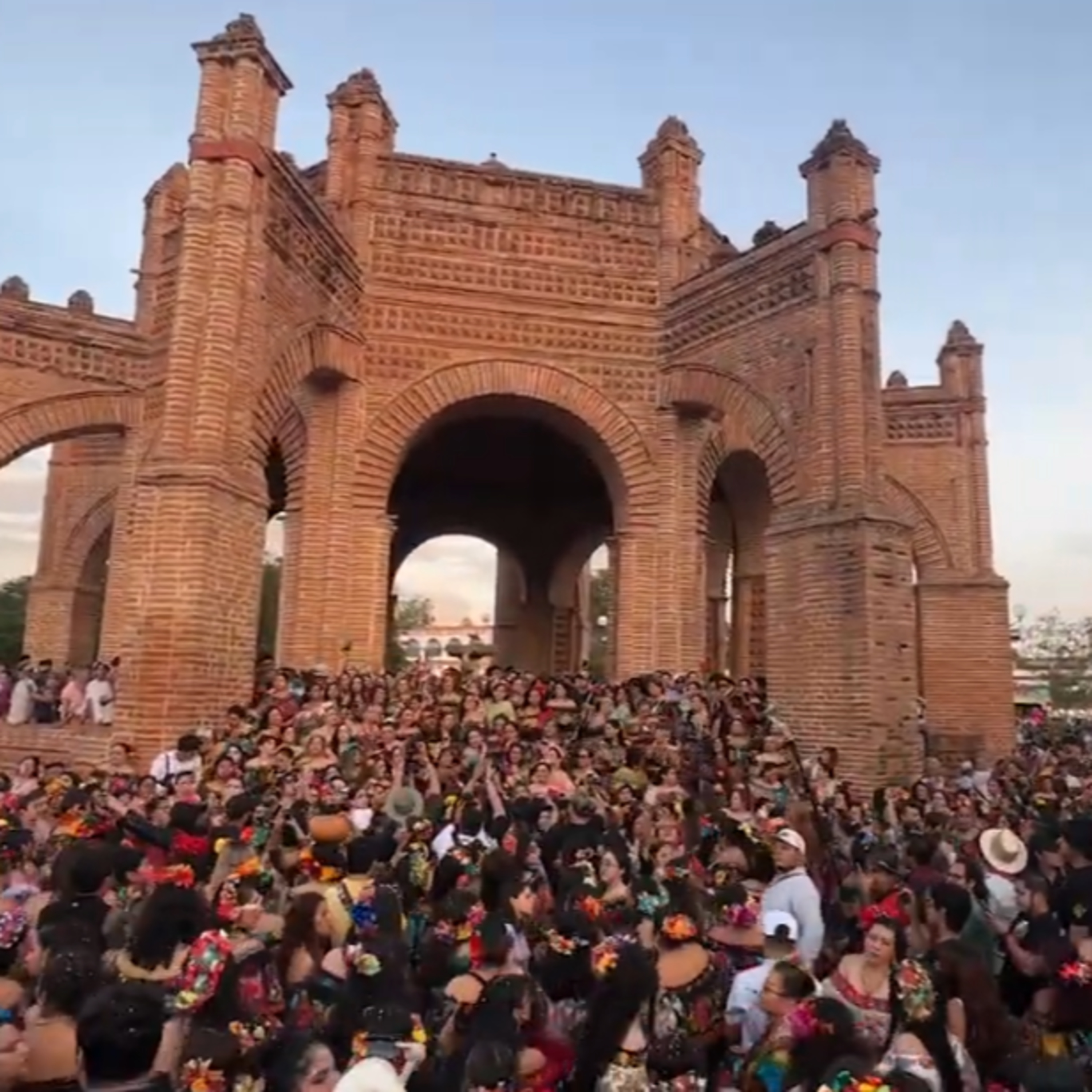 Cientos de chiapanecas celebraron su día en Chiapa de Corzo episode artwork