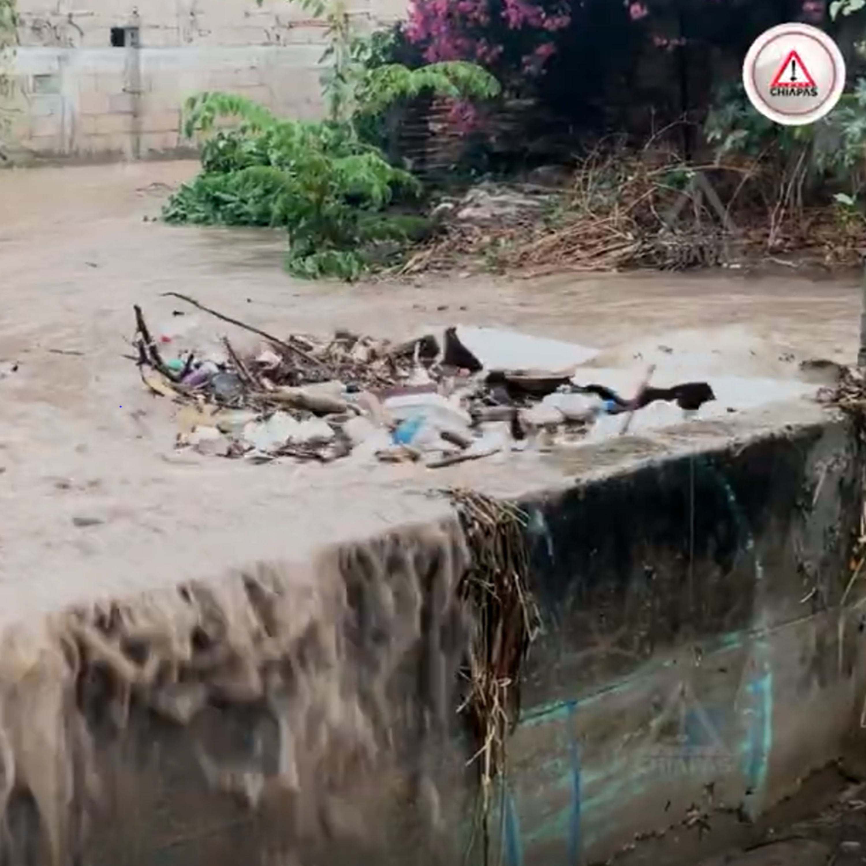 Multas por dejar escombro en la calle: aumentan riesgos de inundación en Tuxtla episode artwork