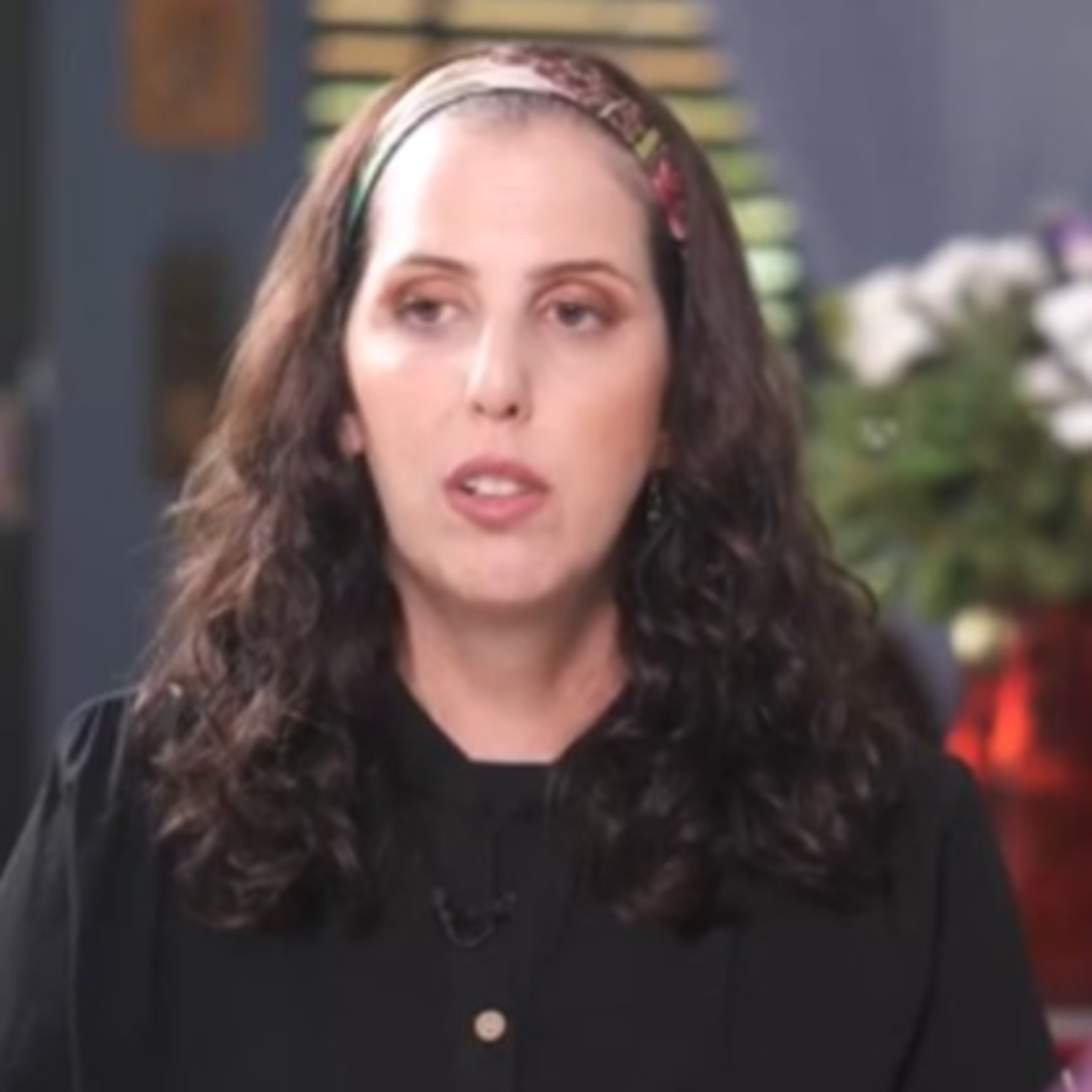 "בכיתי את נשמתי": ליבי גולדשטיין, שהחלימה מסרטן שלוש פעמים, בריאיון שנותן כוח episode artwork