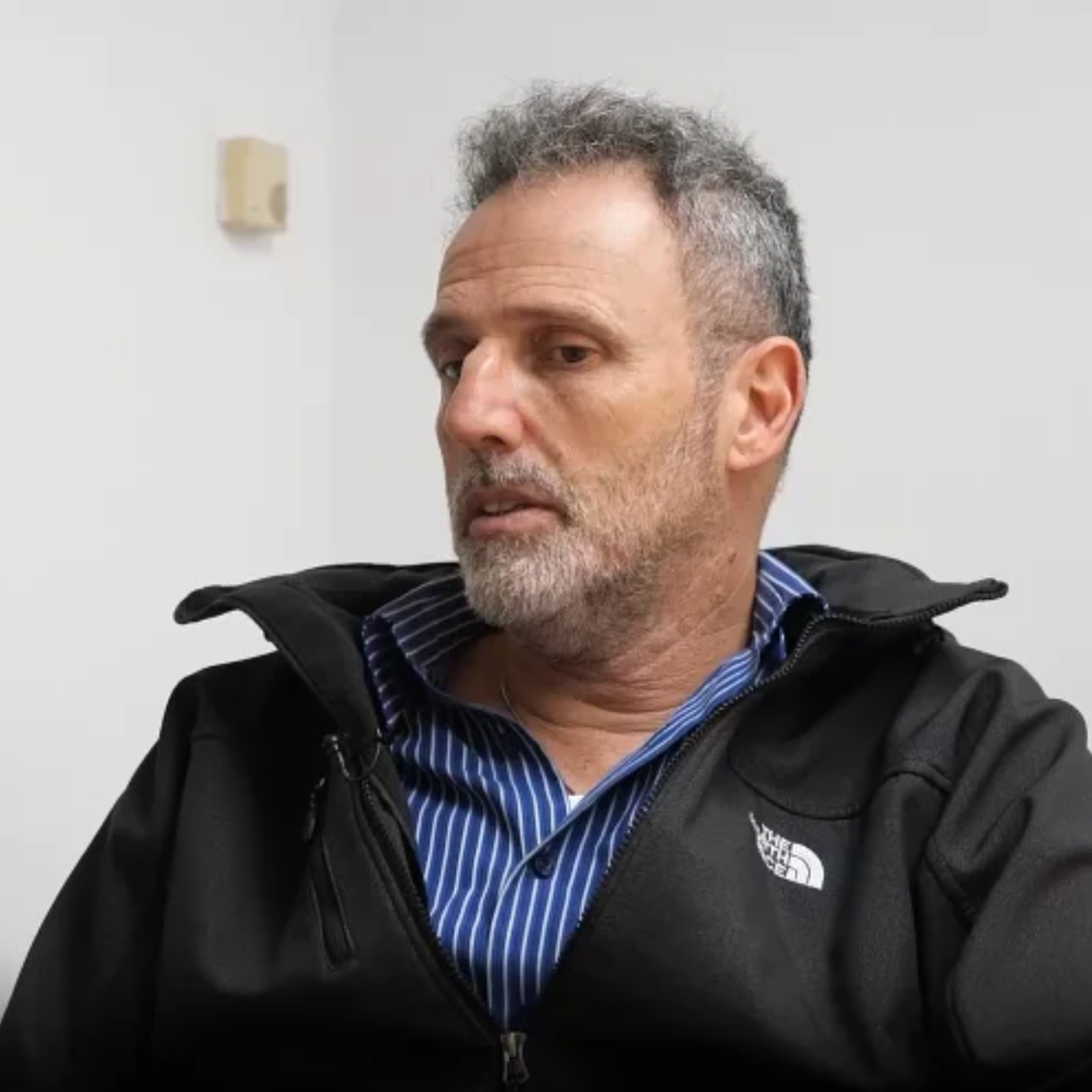 אביה של רומי גונן: "היינו עסוקים כל הזמן בעשייה. התרחקנו מפוליטיקה" episode artwork
