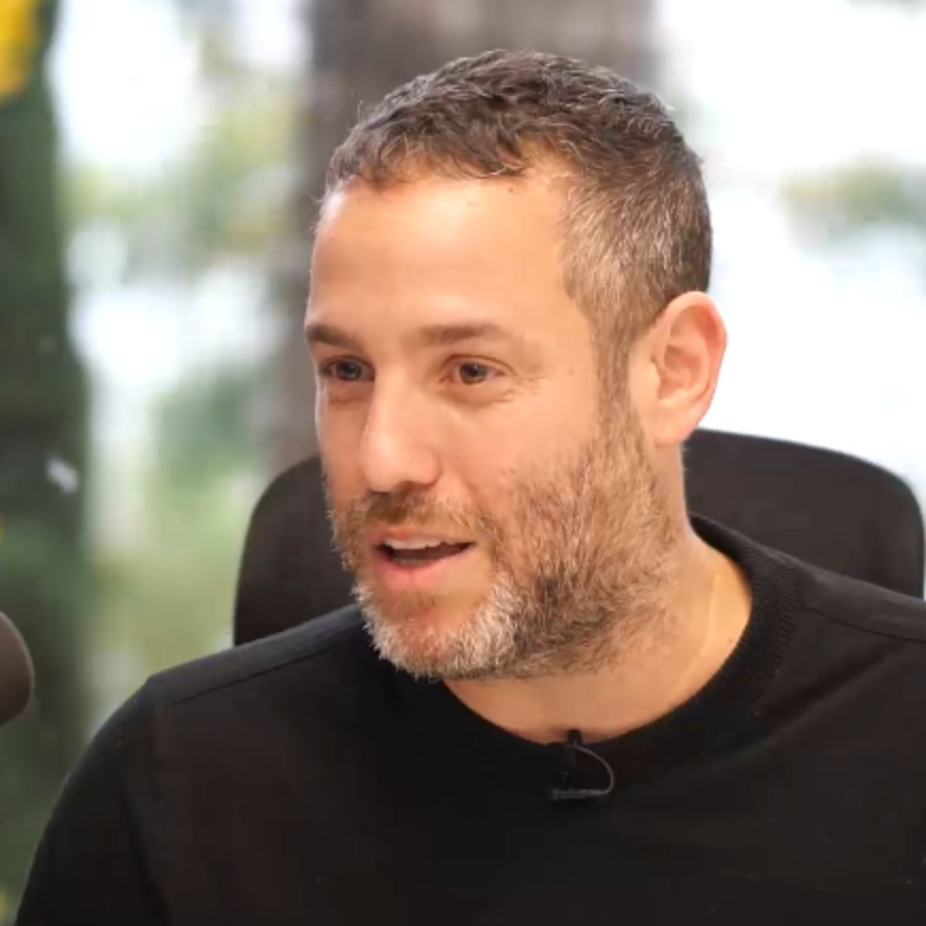 "לא מתנצלים. לא מתרגשים. לא סופרים אף אחד": יותם זמרי על התקשורת הימנית החדשה episode artwork