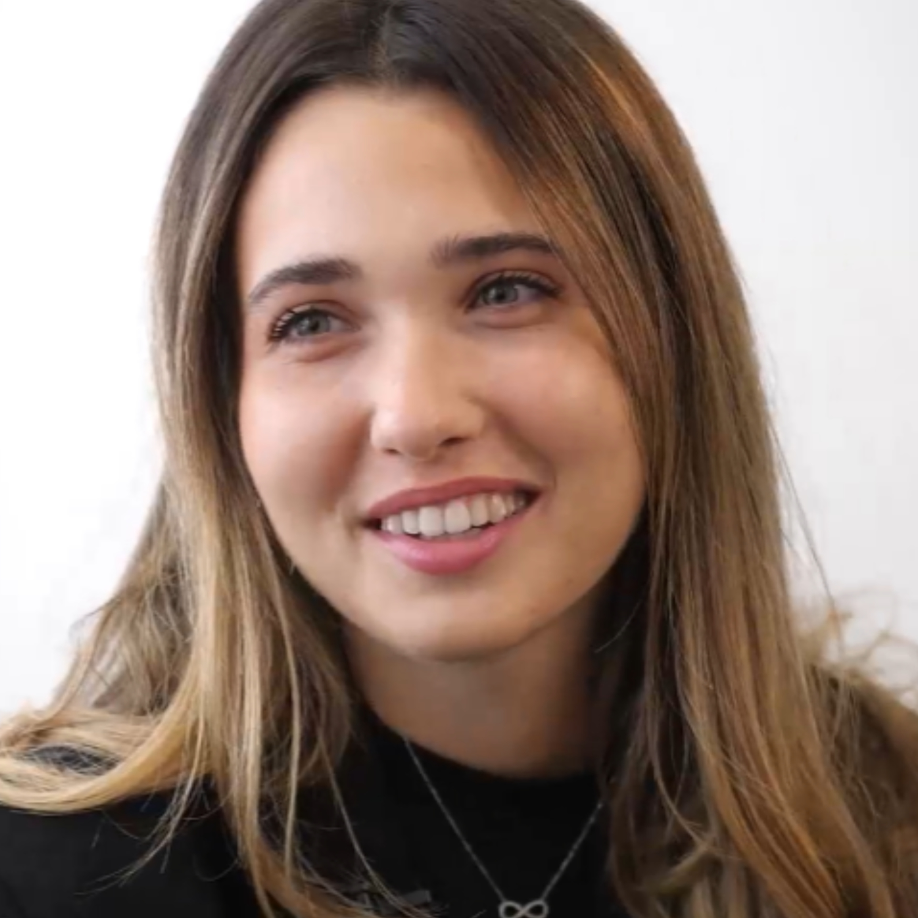 "אני לא יודעת איך חייתי בלי זה": דניאל וינרב על השליחות של חייה episode artwork