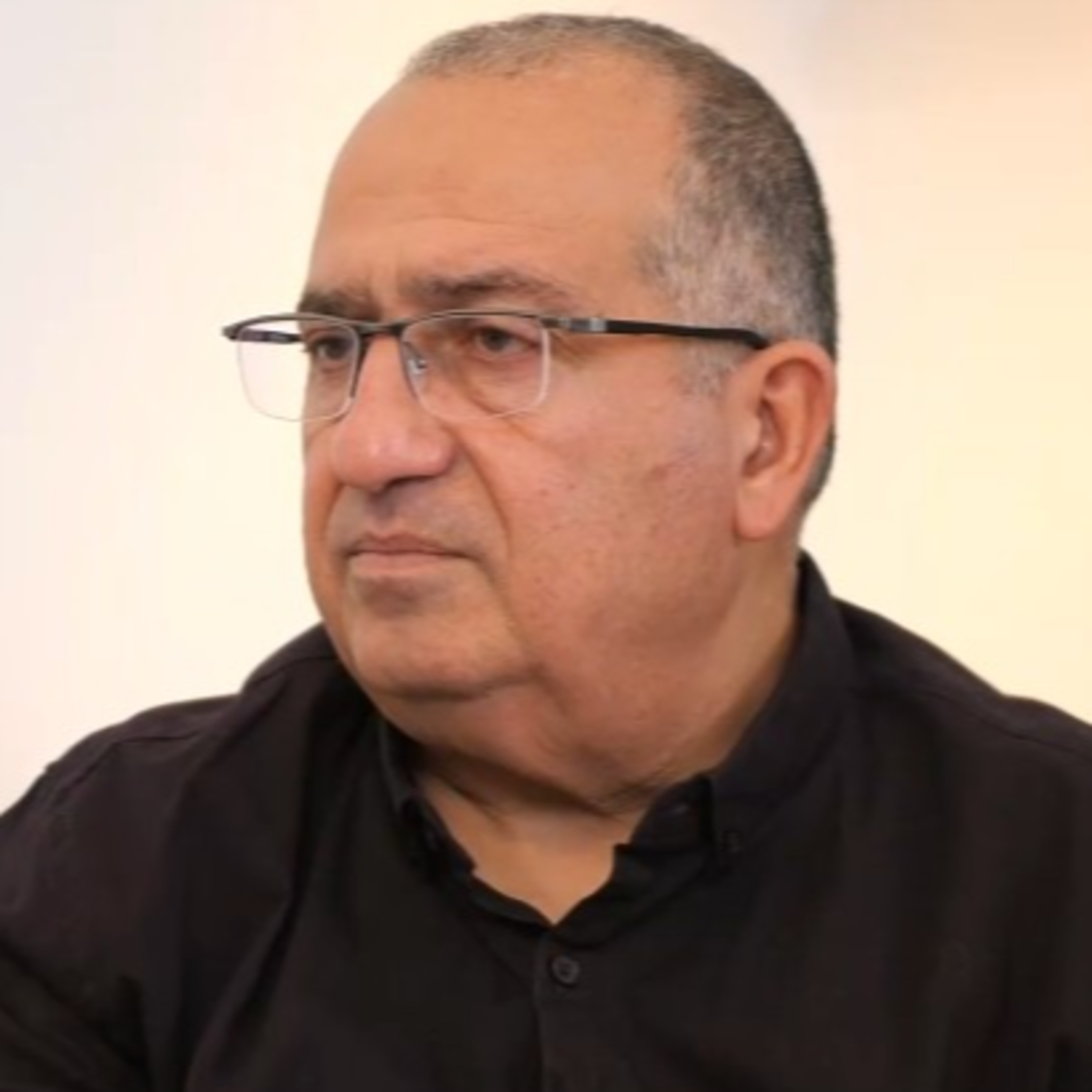 "אנחנו מתמודדים עם מפלצות": שמעון אלקבץ על הטבח הנורא episode artwork