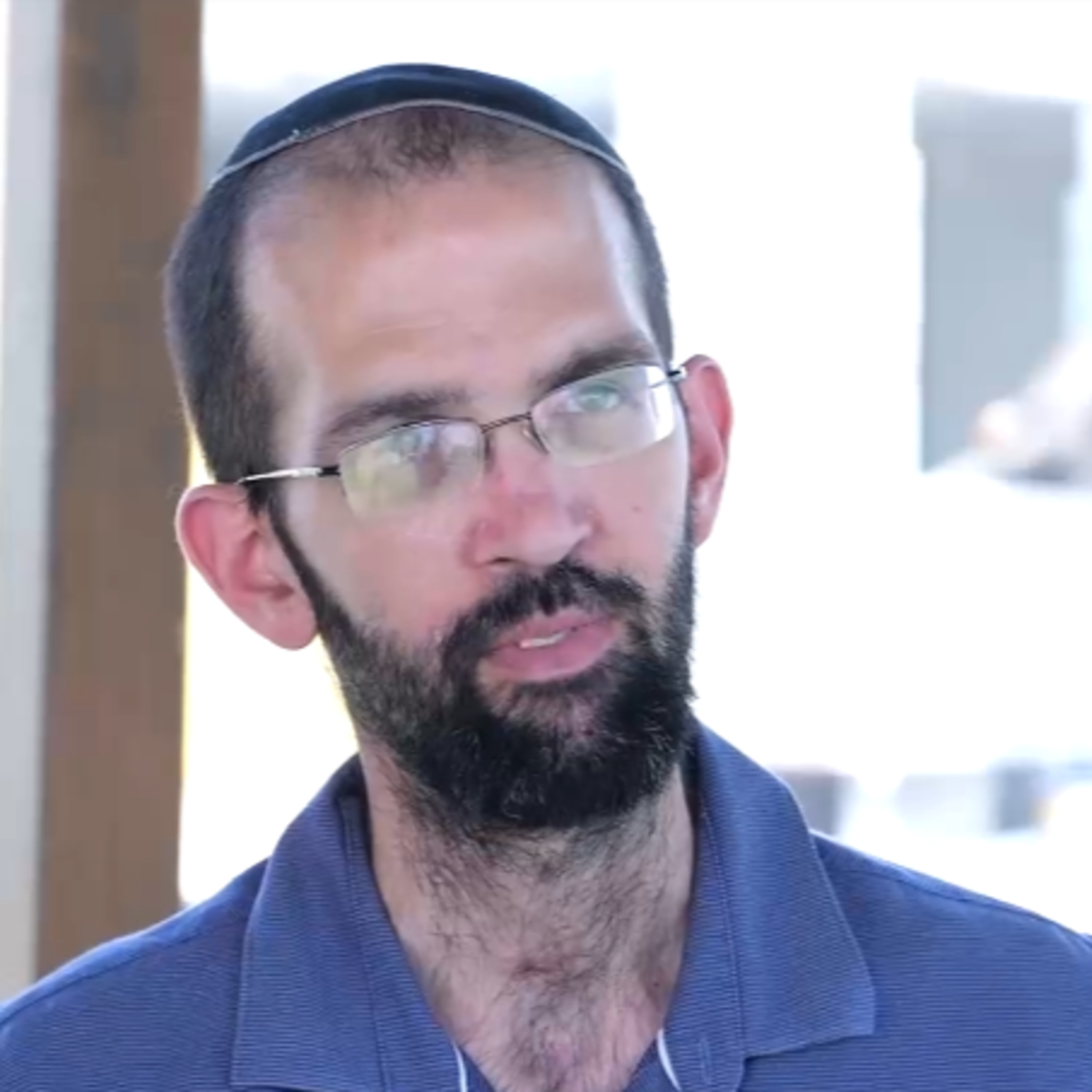 "בגיל 33 למדתי לדבר כמו ילד קטן": עמיחי שינדלר על הפציעה האנושה והחזרה לחיים episode artwork